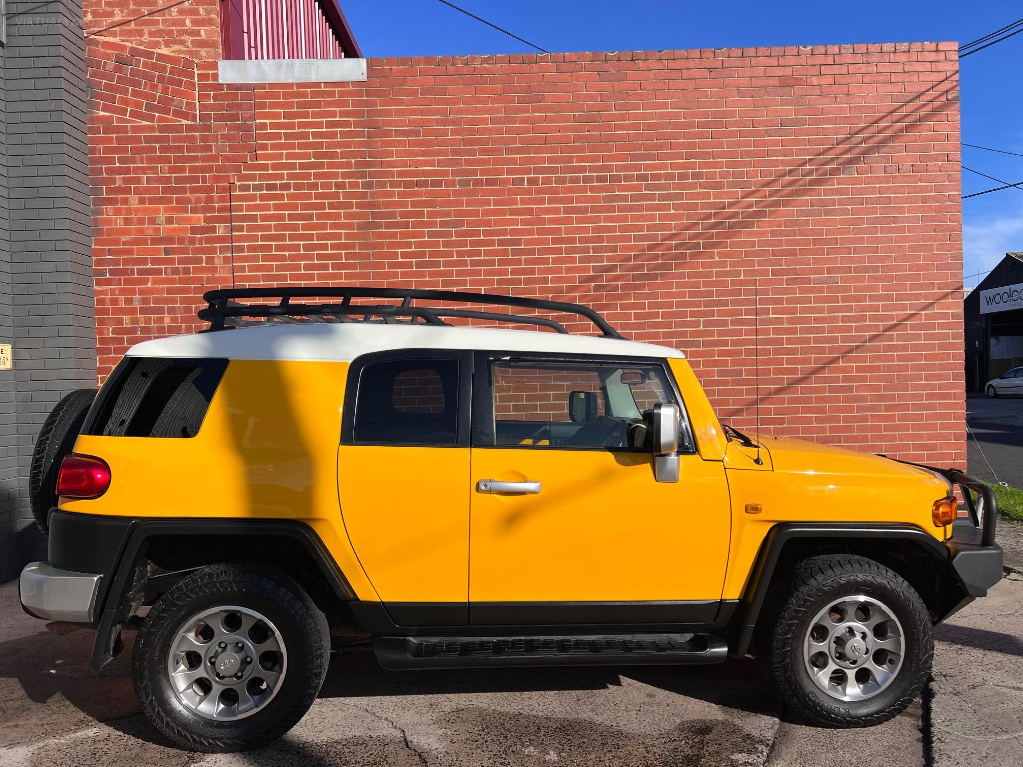 TOYOTA FJ CRUISER