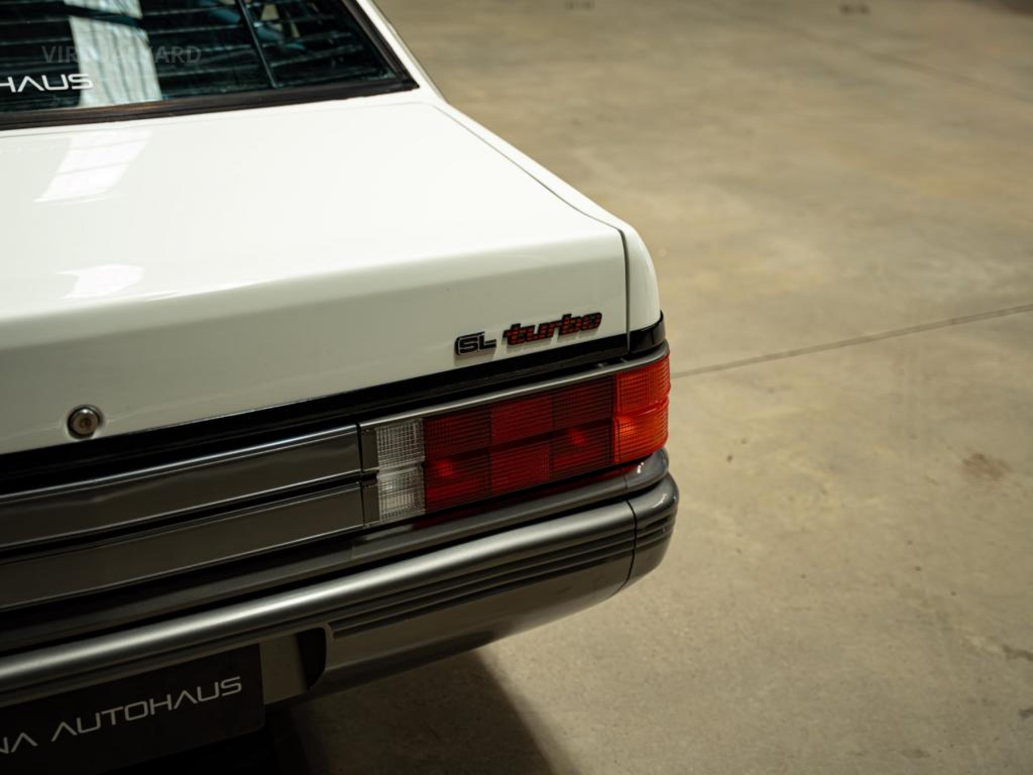 HOLDEN COMMODORE