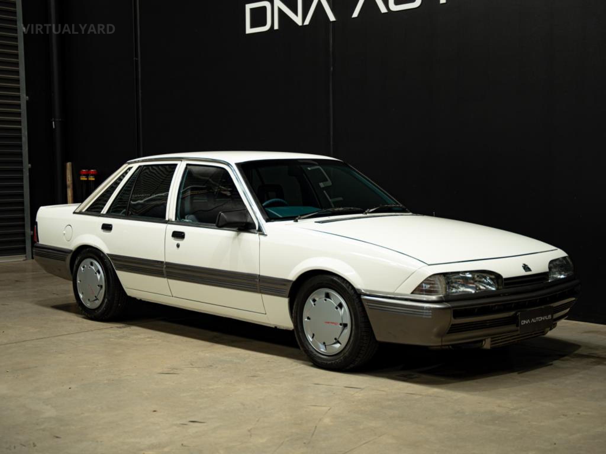 HOLDEN COMMODORE