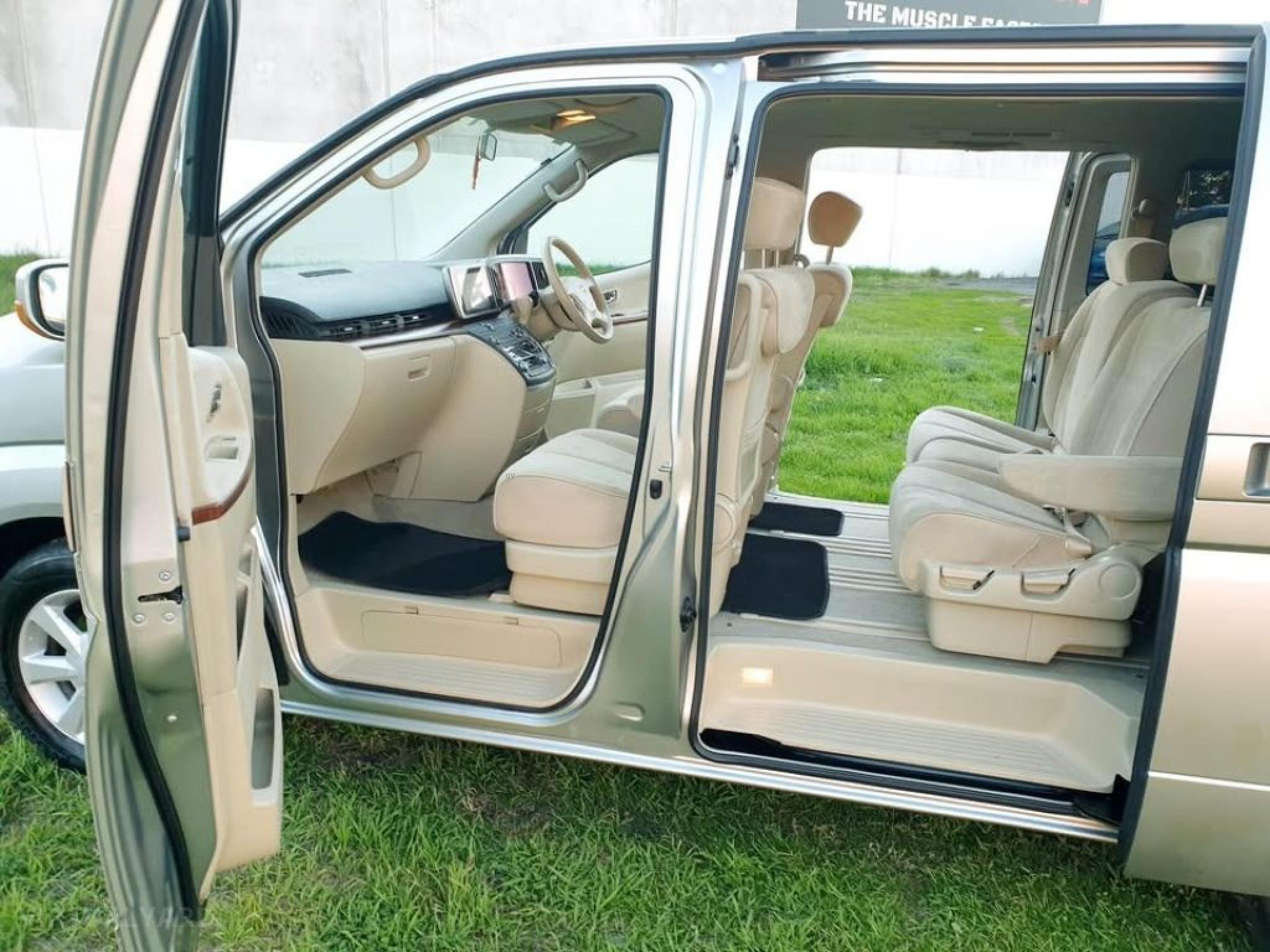 NISSAN ELGRAND