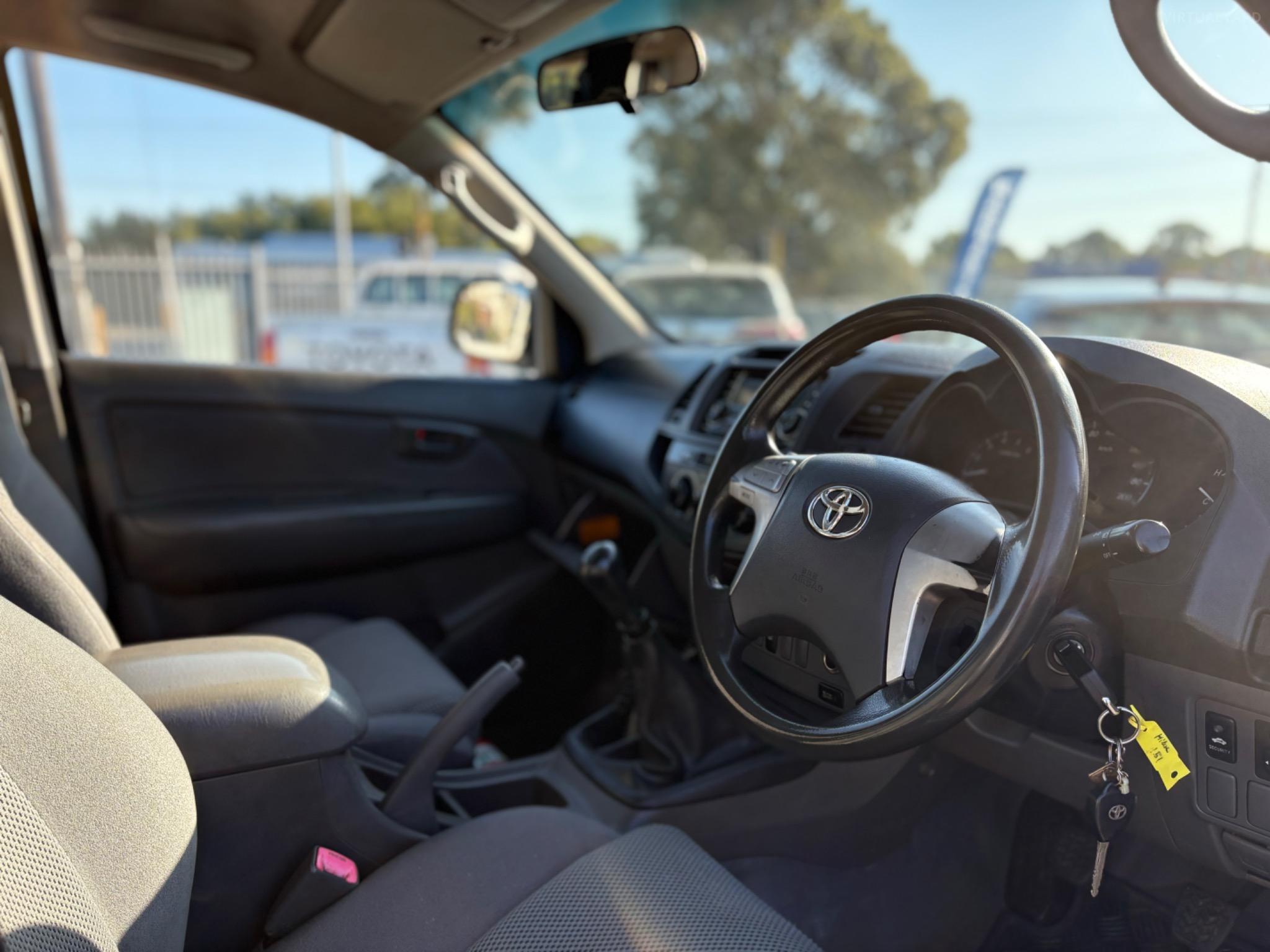 TOYOTA HILUX