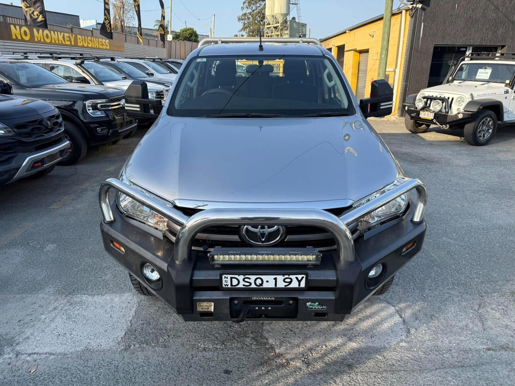 TOYOTA HILUX