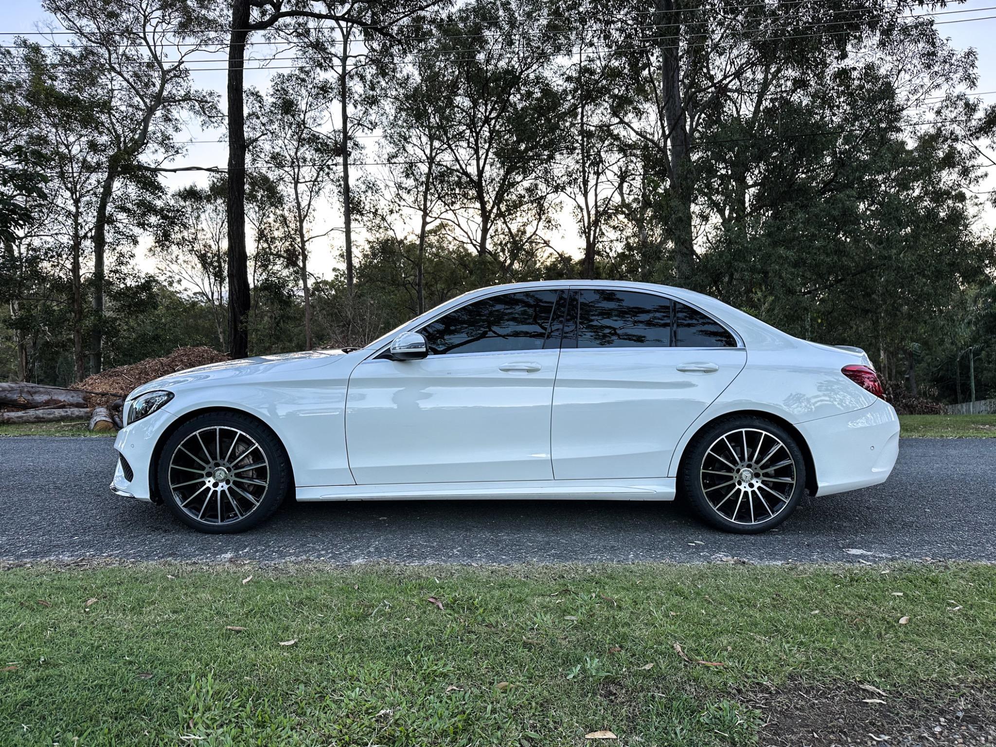 MERCEDES-BENZ C200