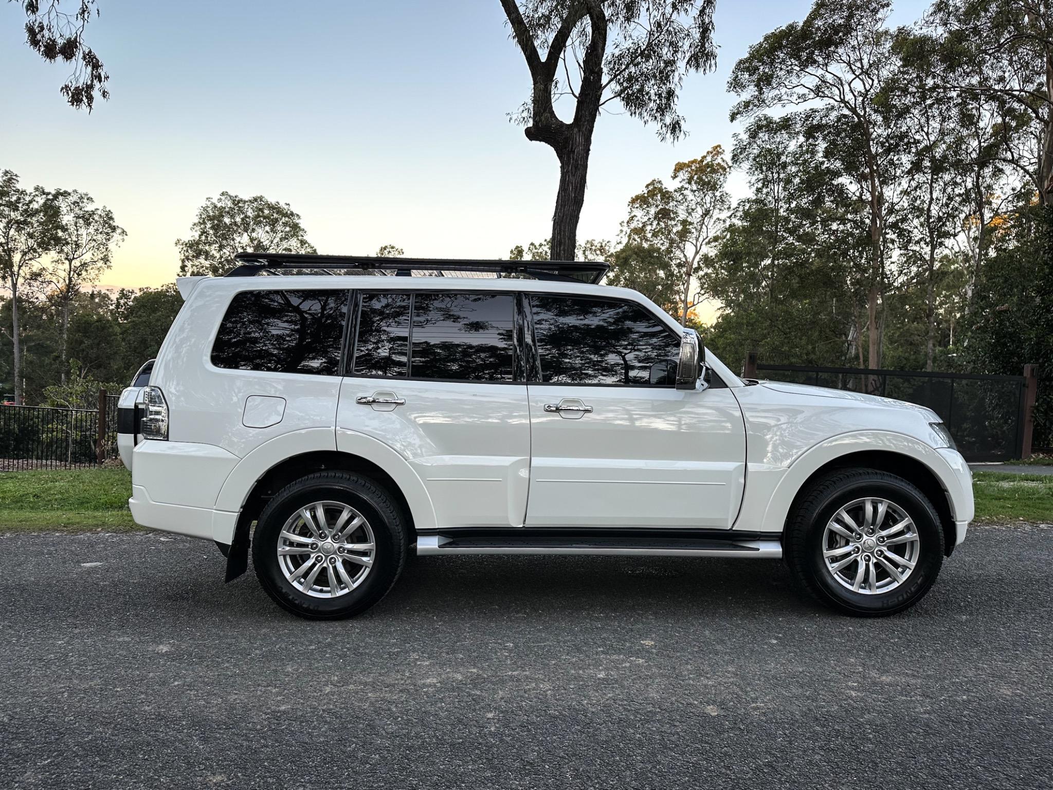 MITSUBISHI PAJERO