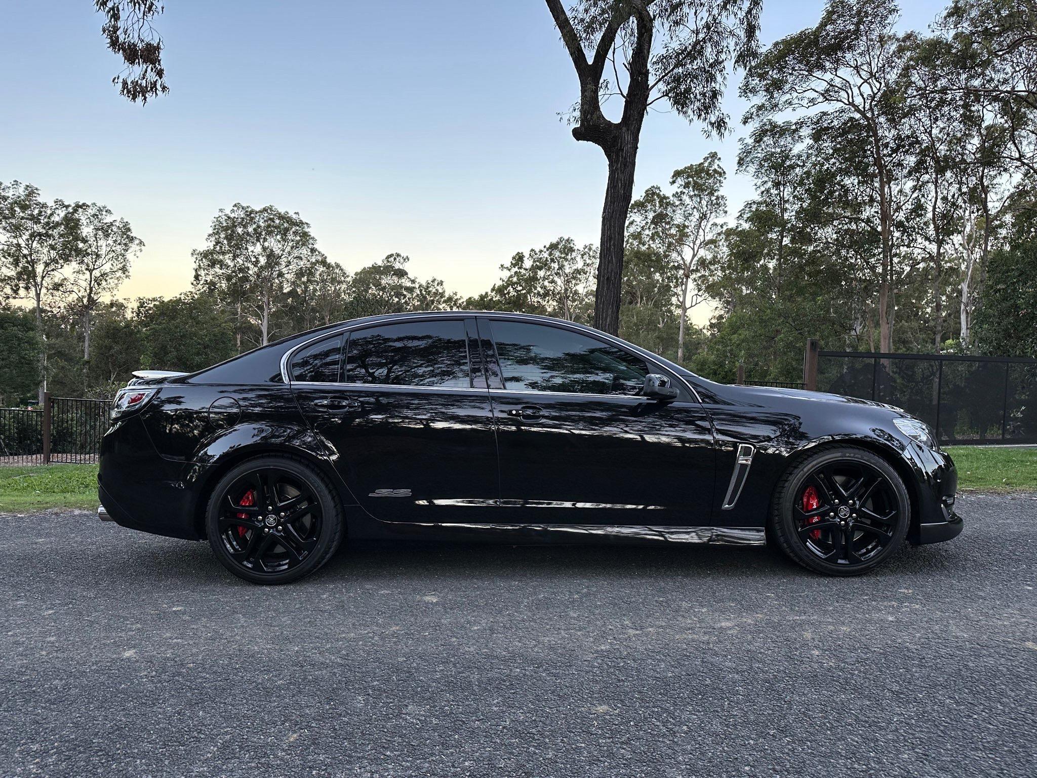 HOLDEN COMMODORE