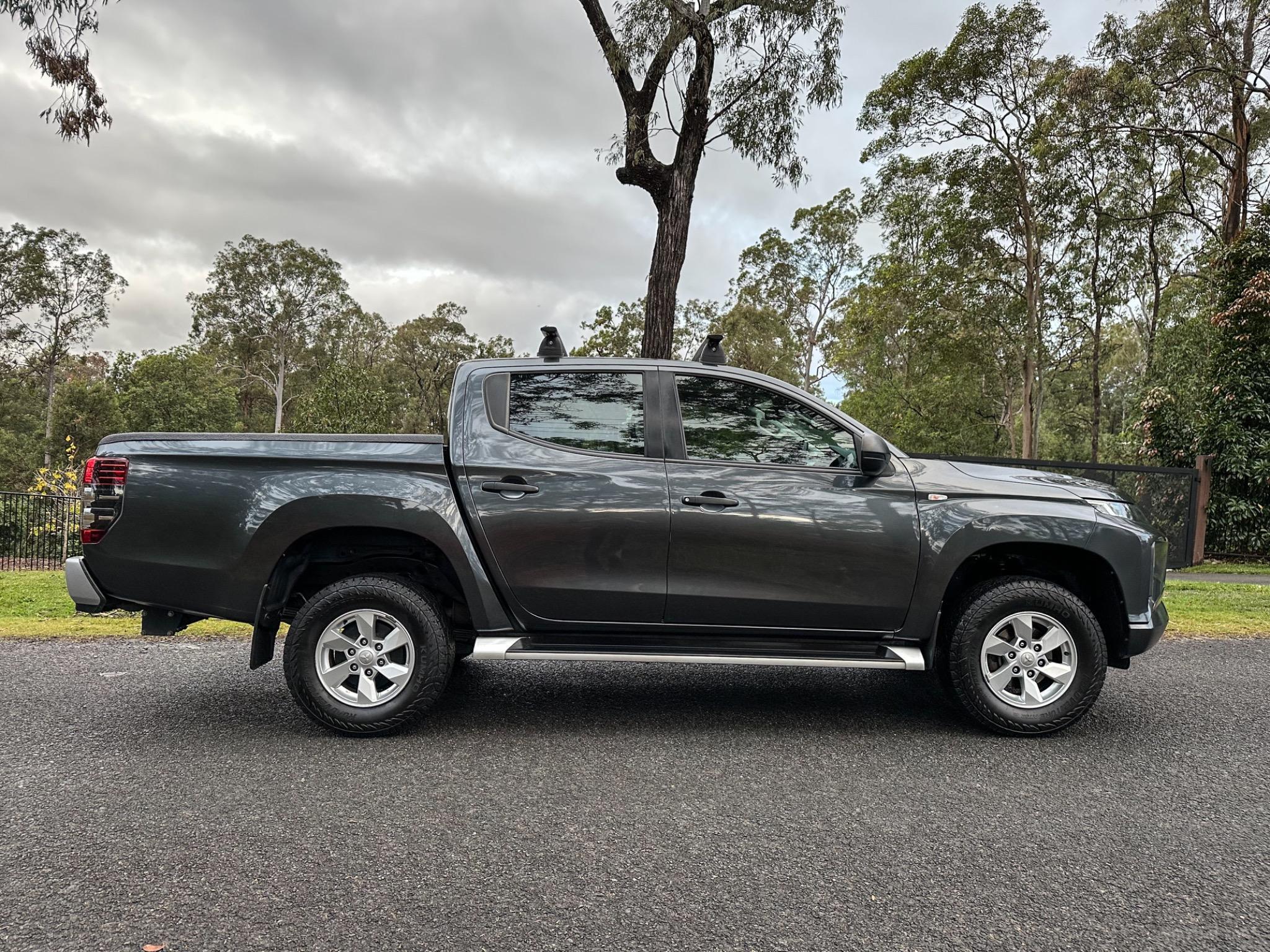 MITSUBISHI TRITON