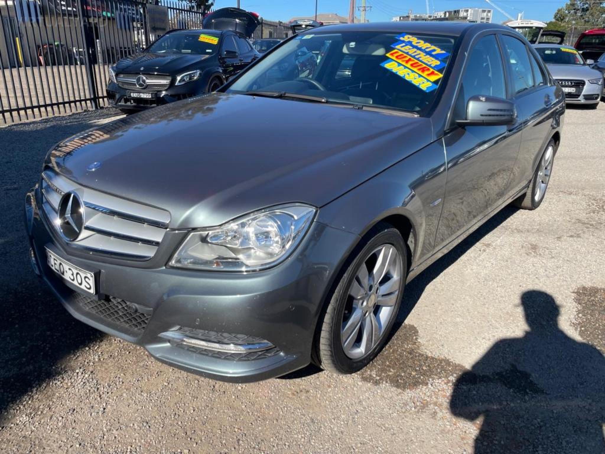 MERCEDES-BENZ C200