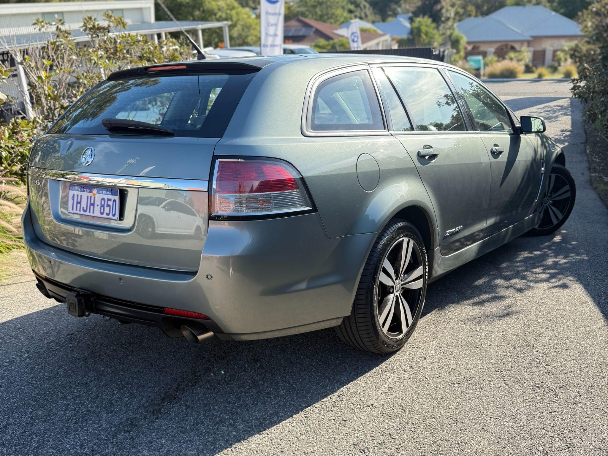 HOLDEN COMMODORE