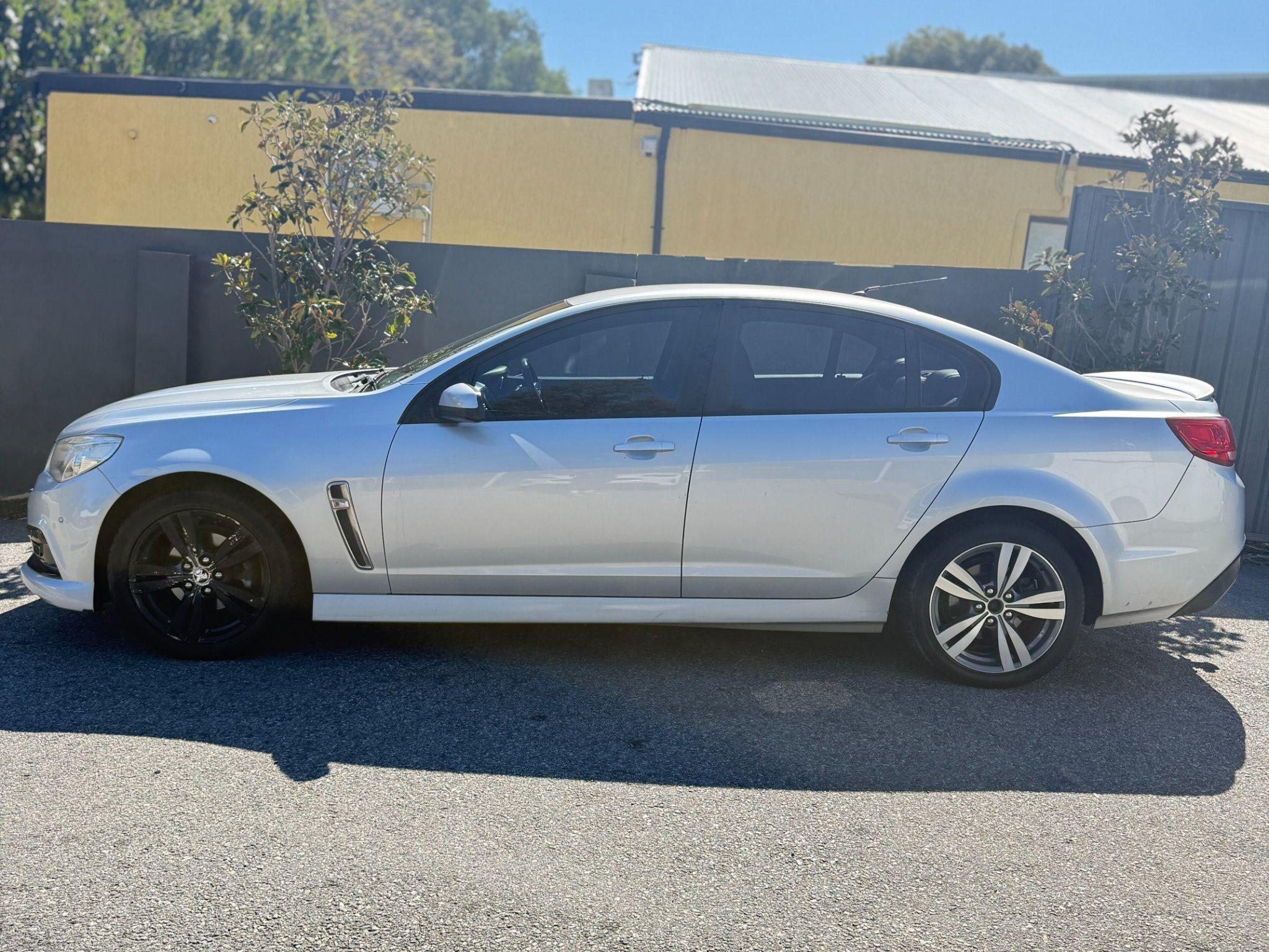 HOLDEN COMMODORE