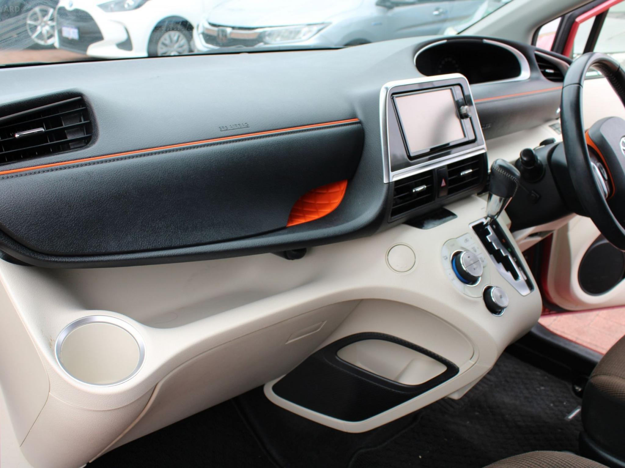 Toyota Sienta hybrid