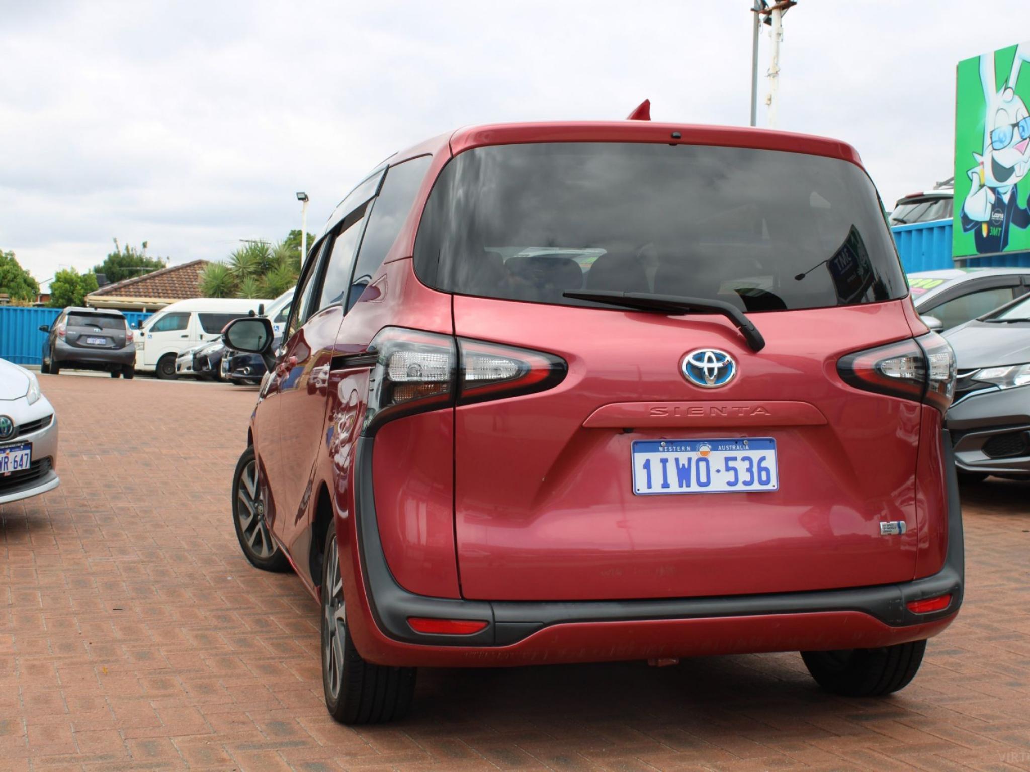 Toyota Sienta hybrid