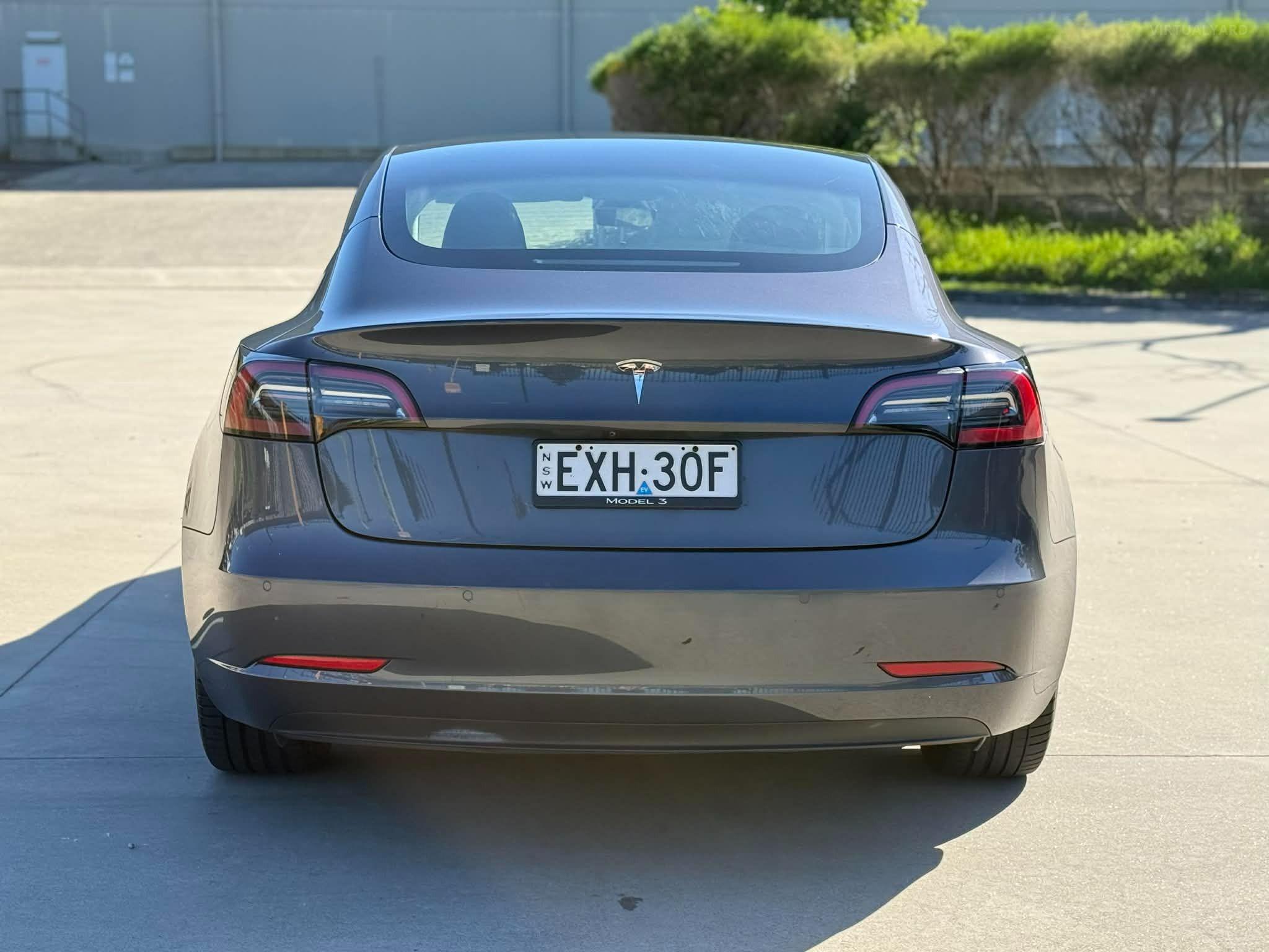 TESLA MODEL 3