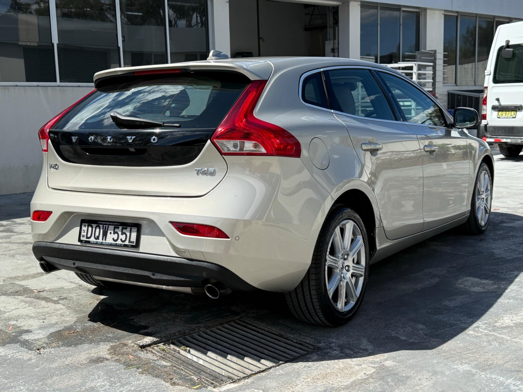 VOLVO V40