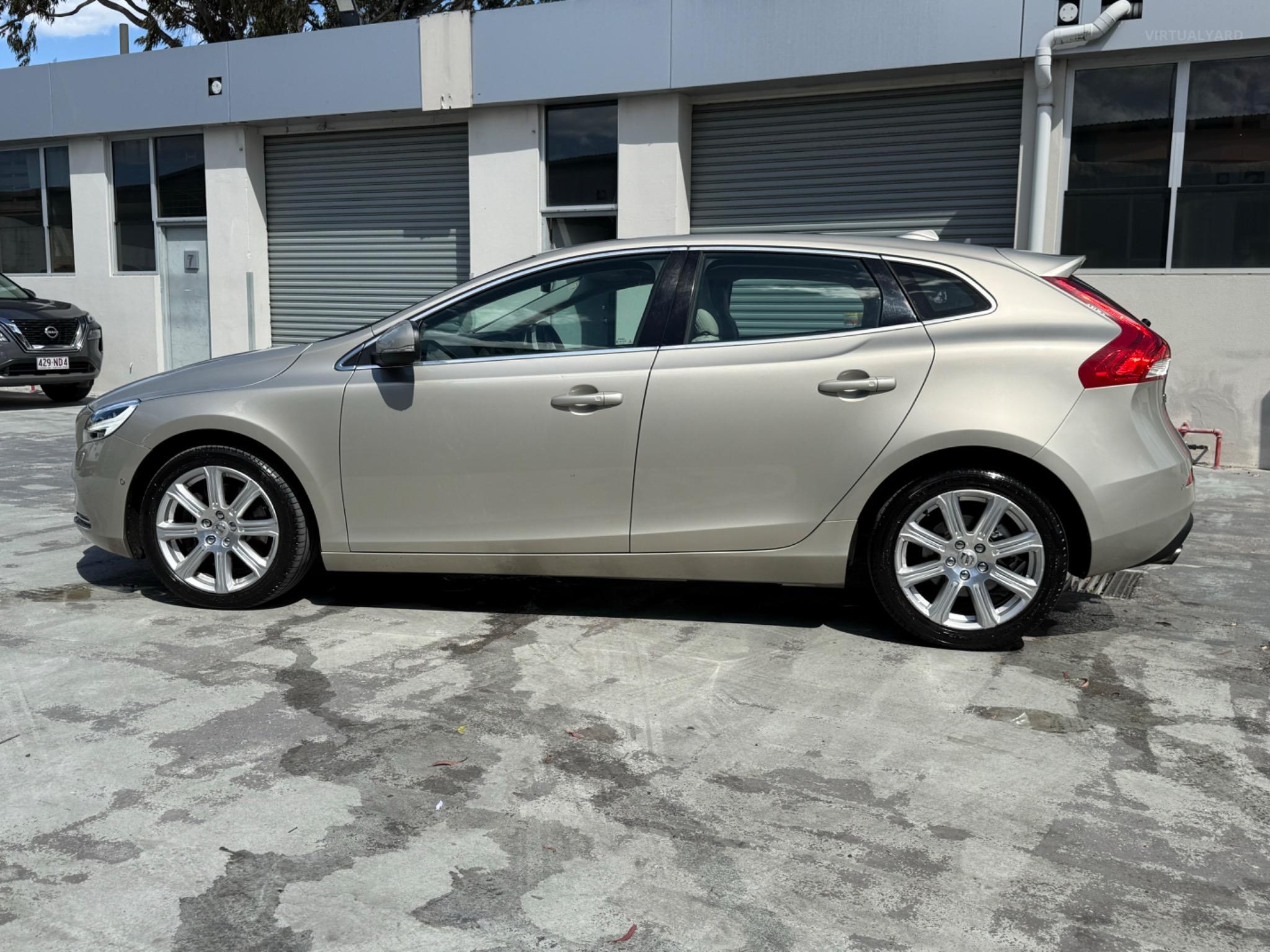 VOLVO V40