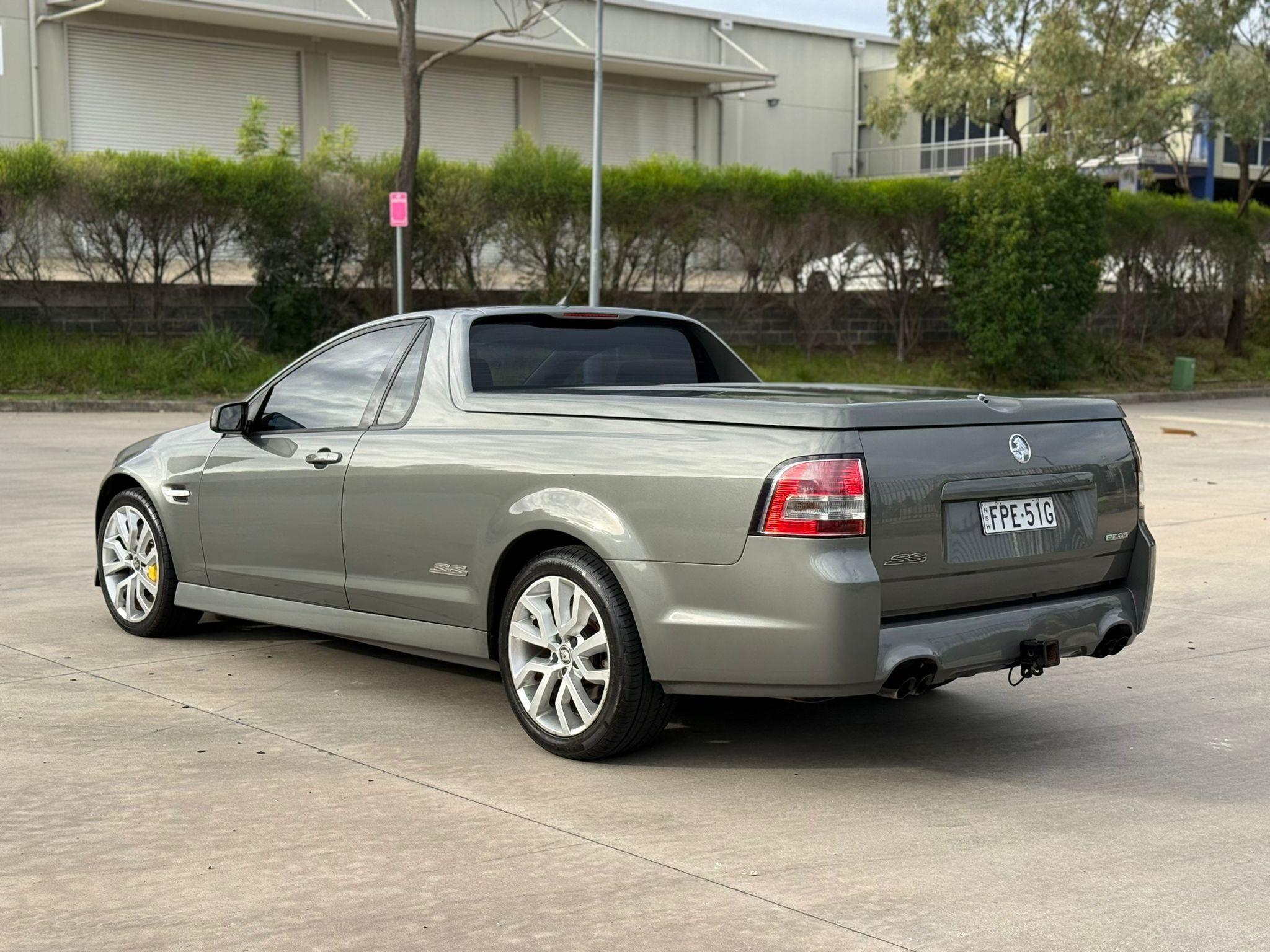 HOLDEN COMMODORE