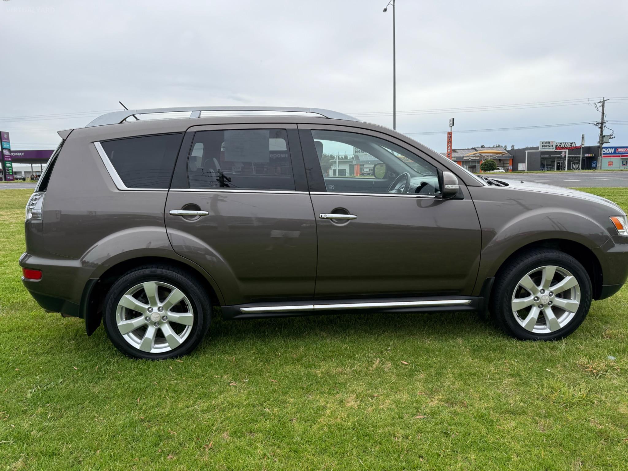 MITSUBISHI OUTLANDER