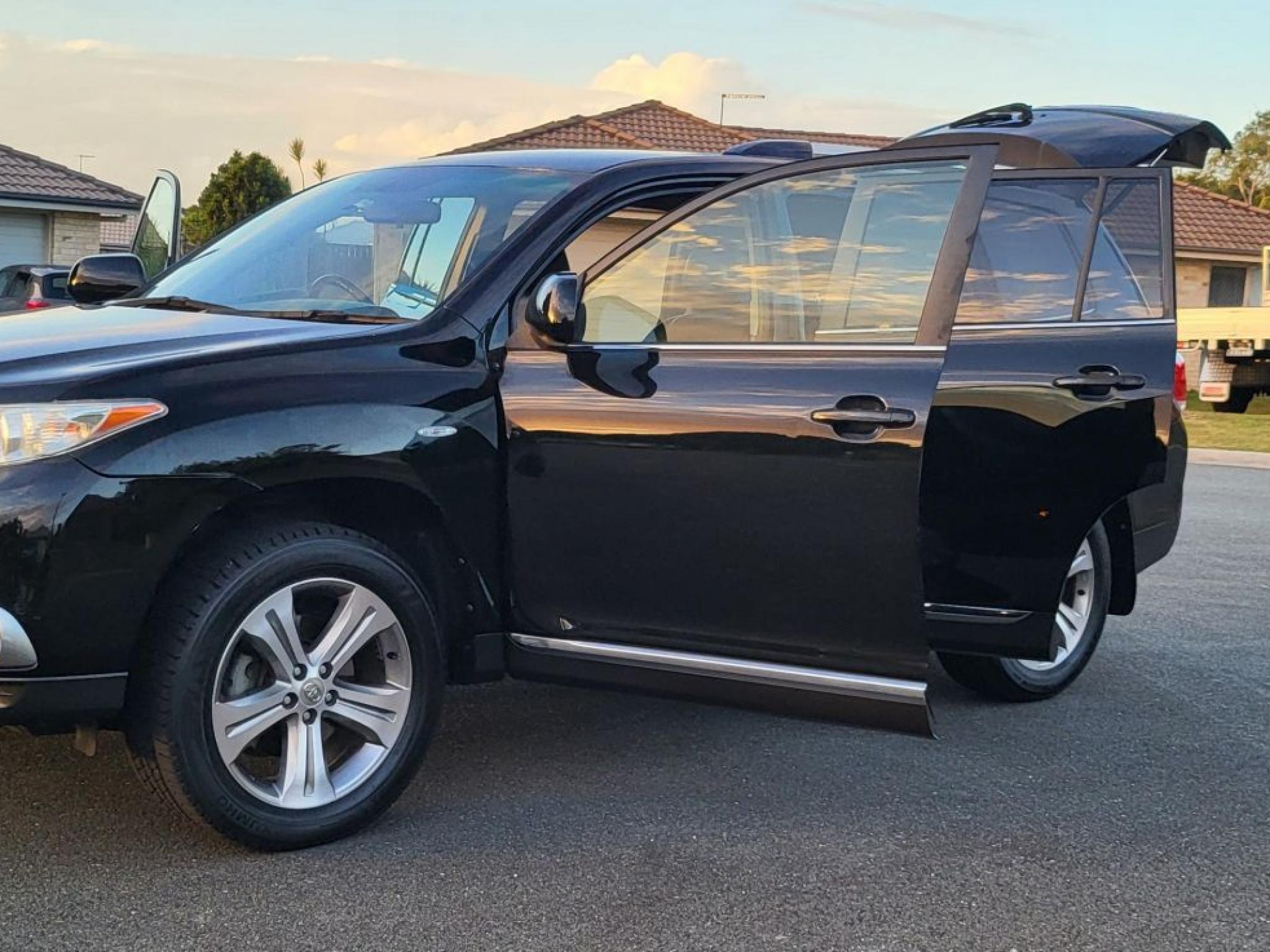 TOYOTA KLUGER