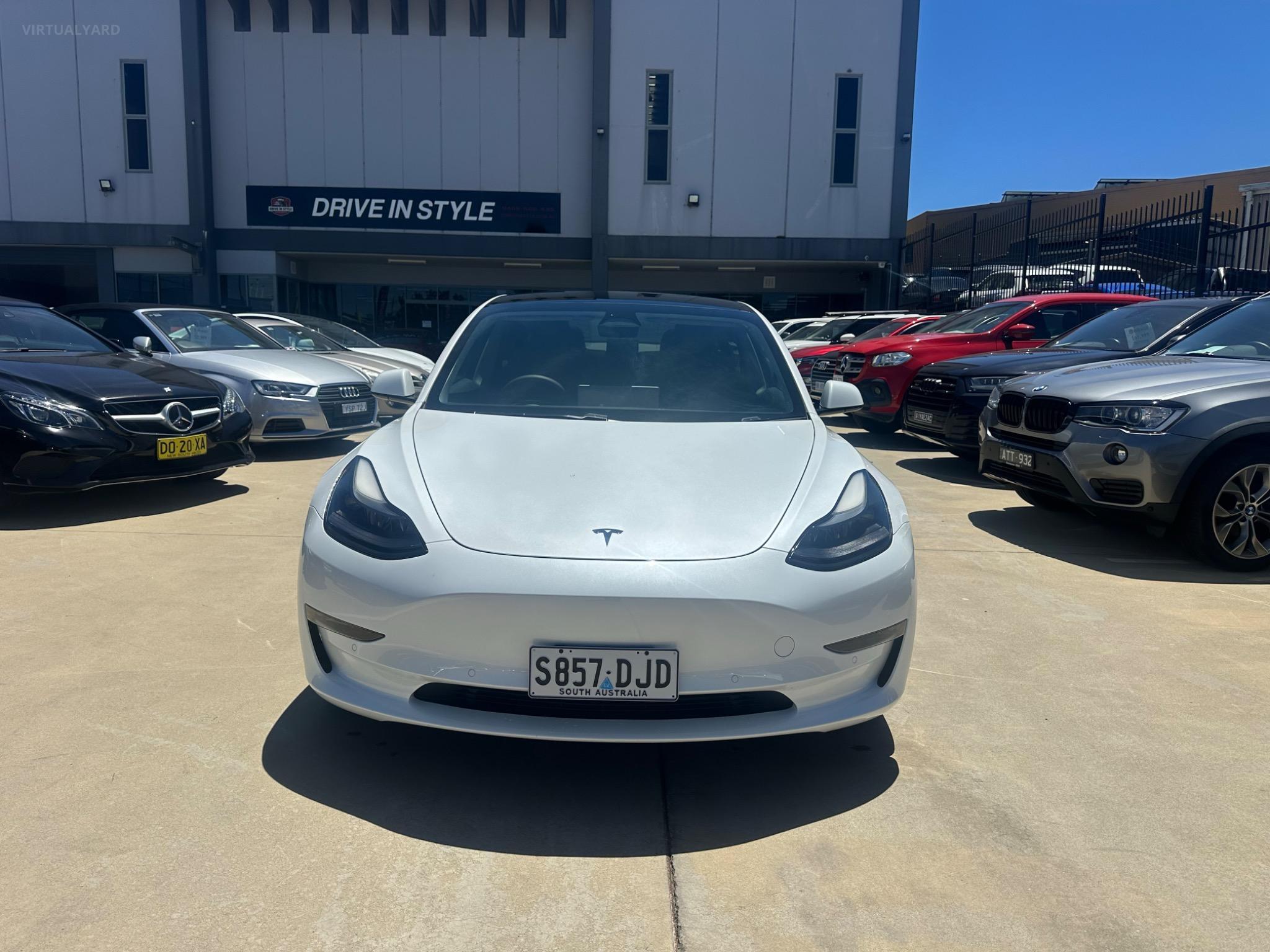 TESLA MODEL 3