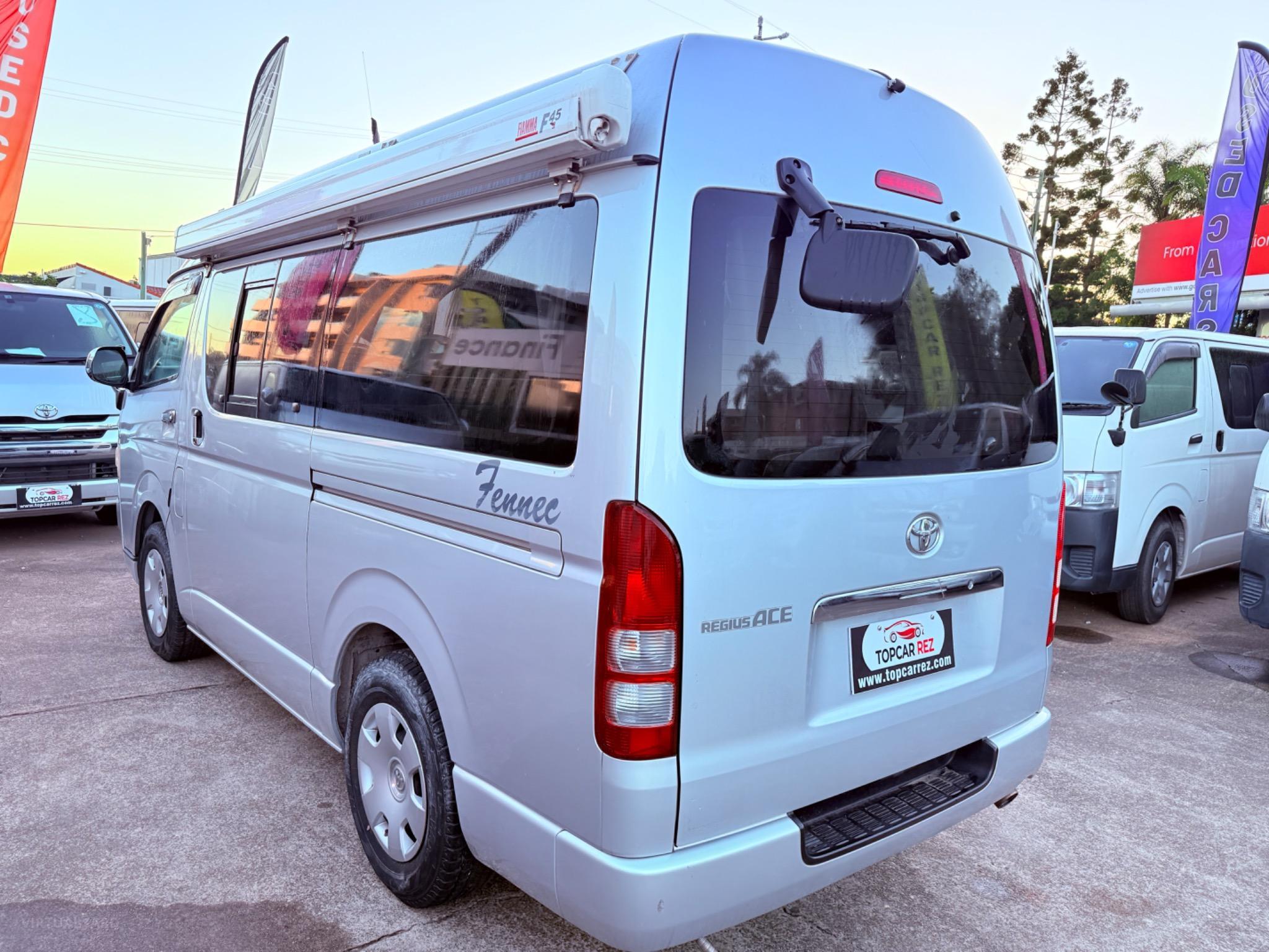 TOYOTA HIACE