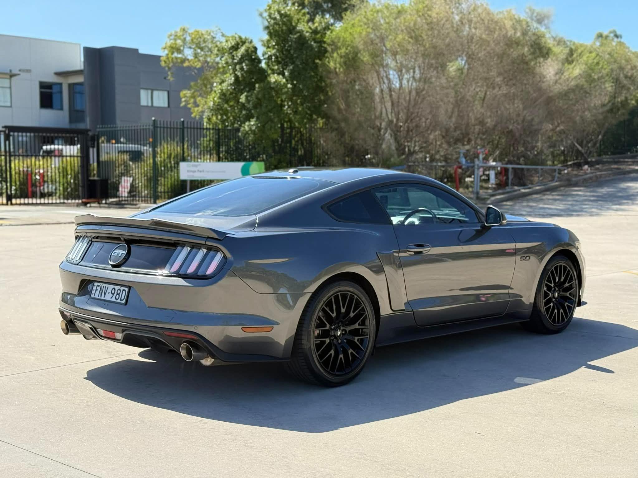 FORD MUSTANG