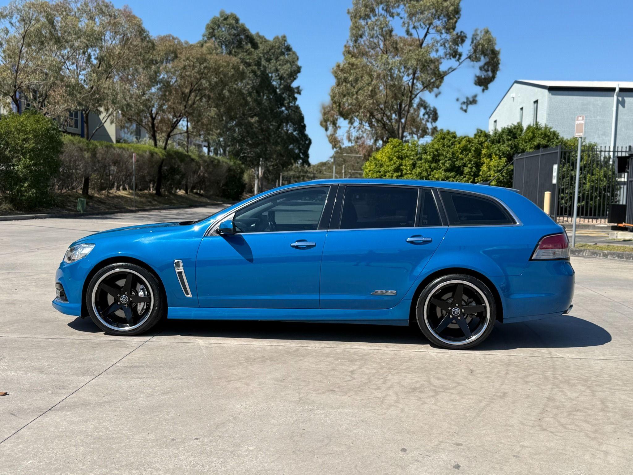 HOLDEN COMMODORE