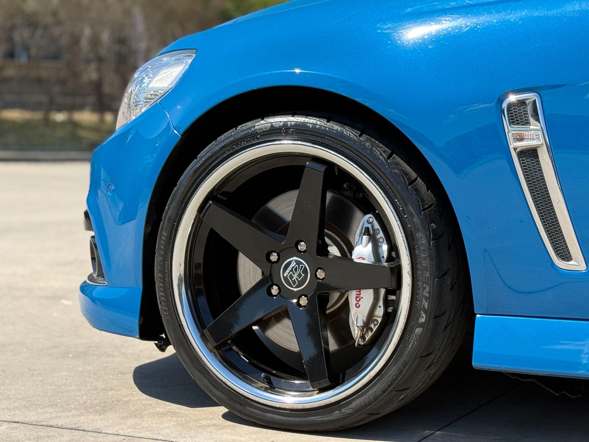 HOLDEN COMMODORE