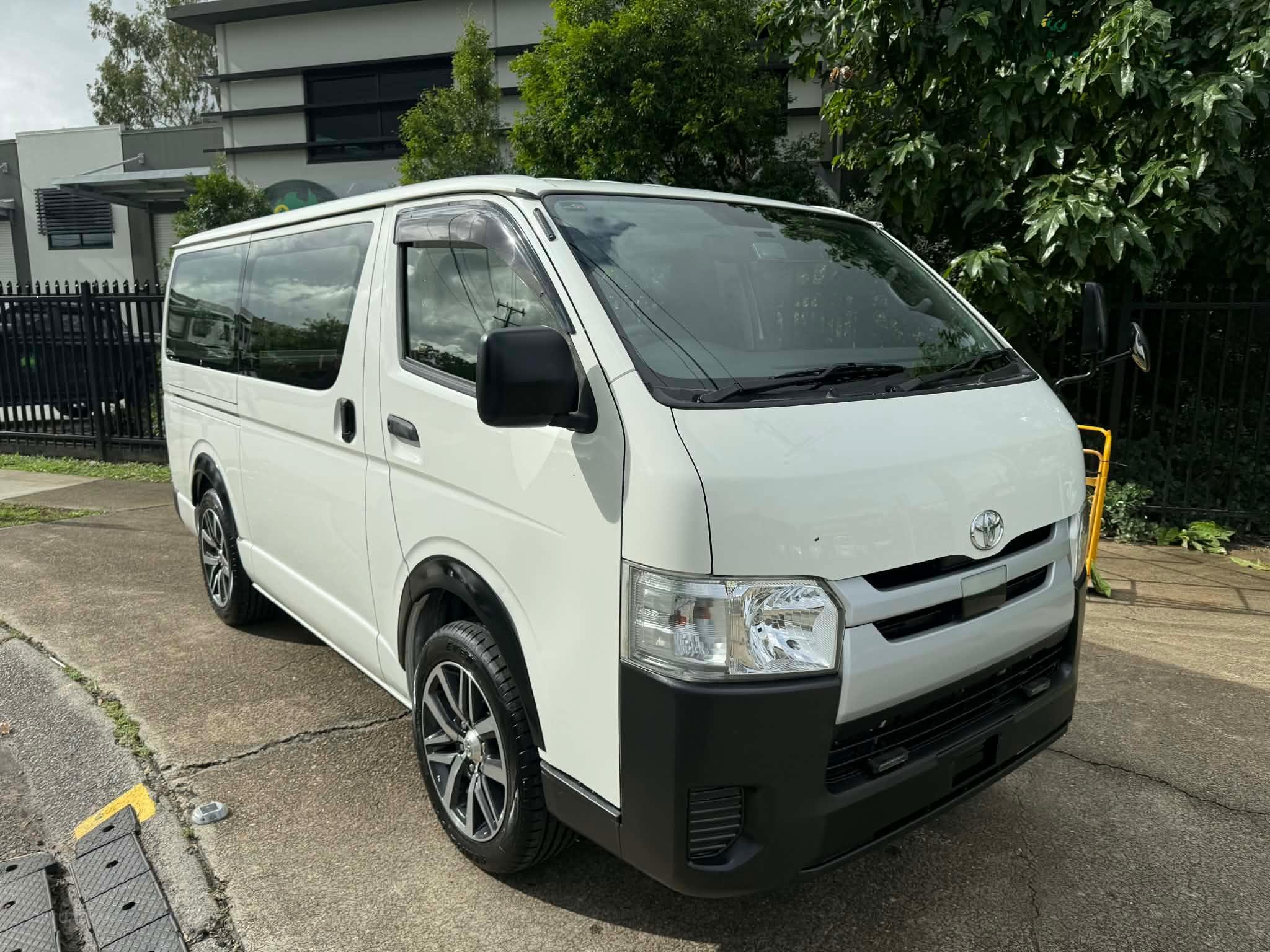 TOYOTA HIACE