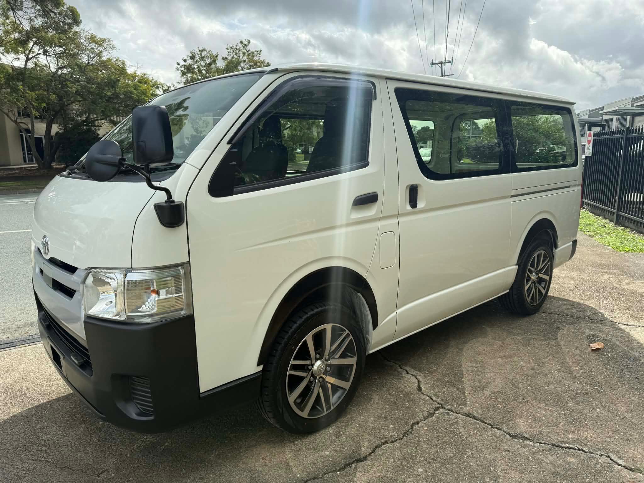 TOYOTA HIACE