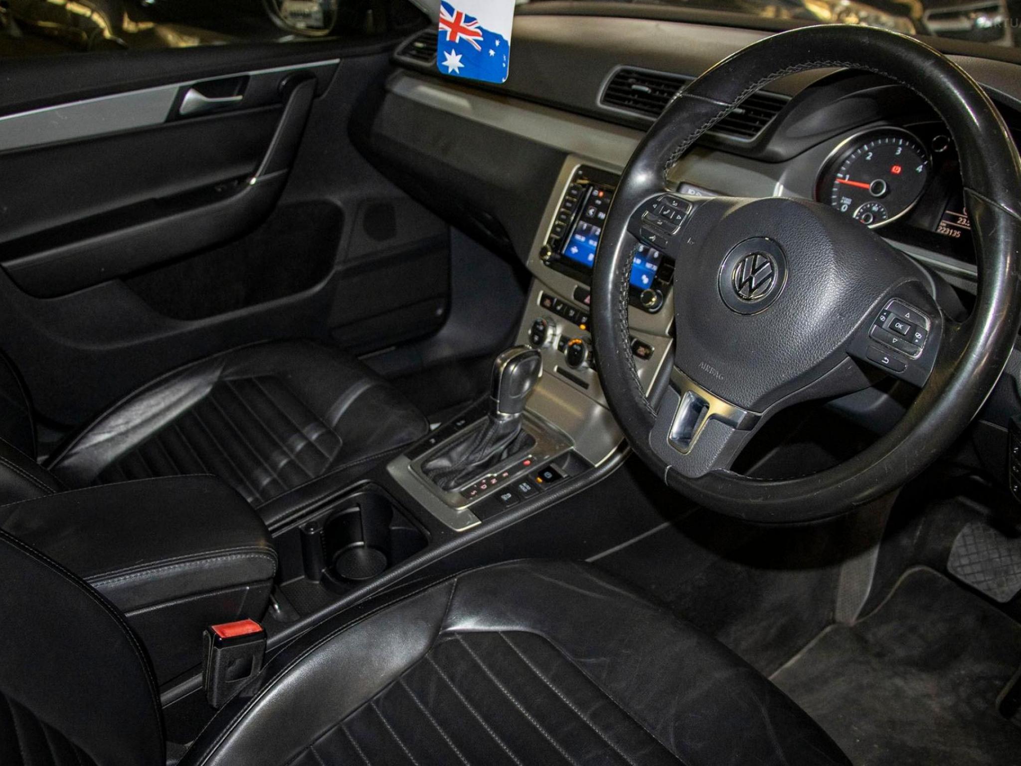 VOLKSWAGEN PASSAT