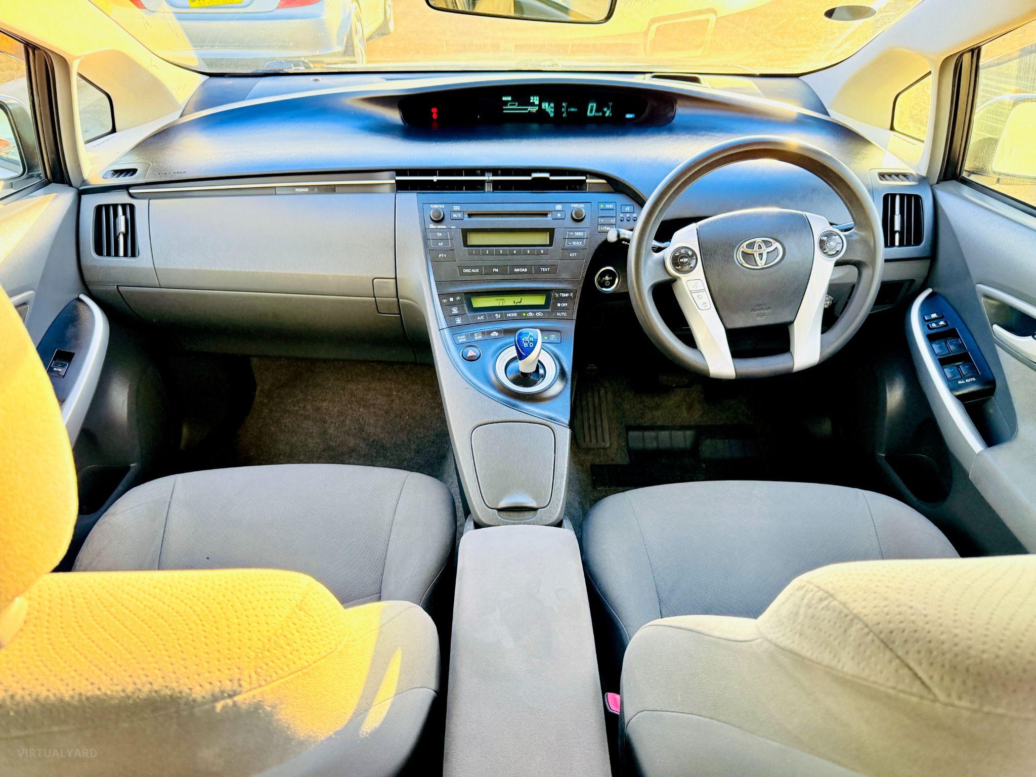 TOYOTA PRIUS