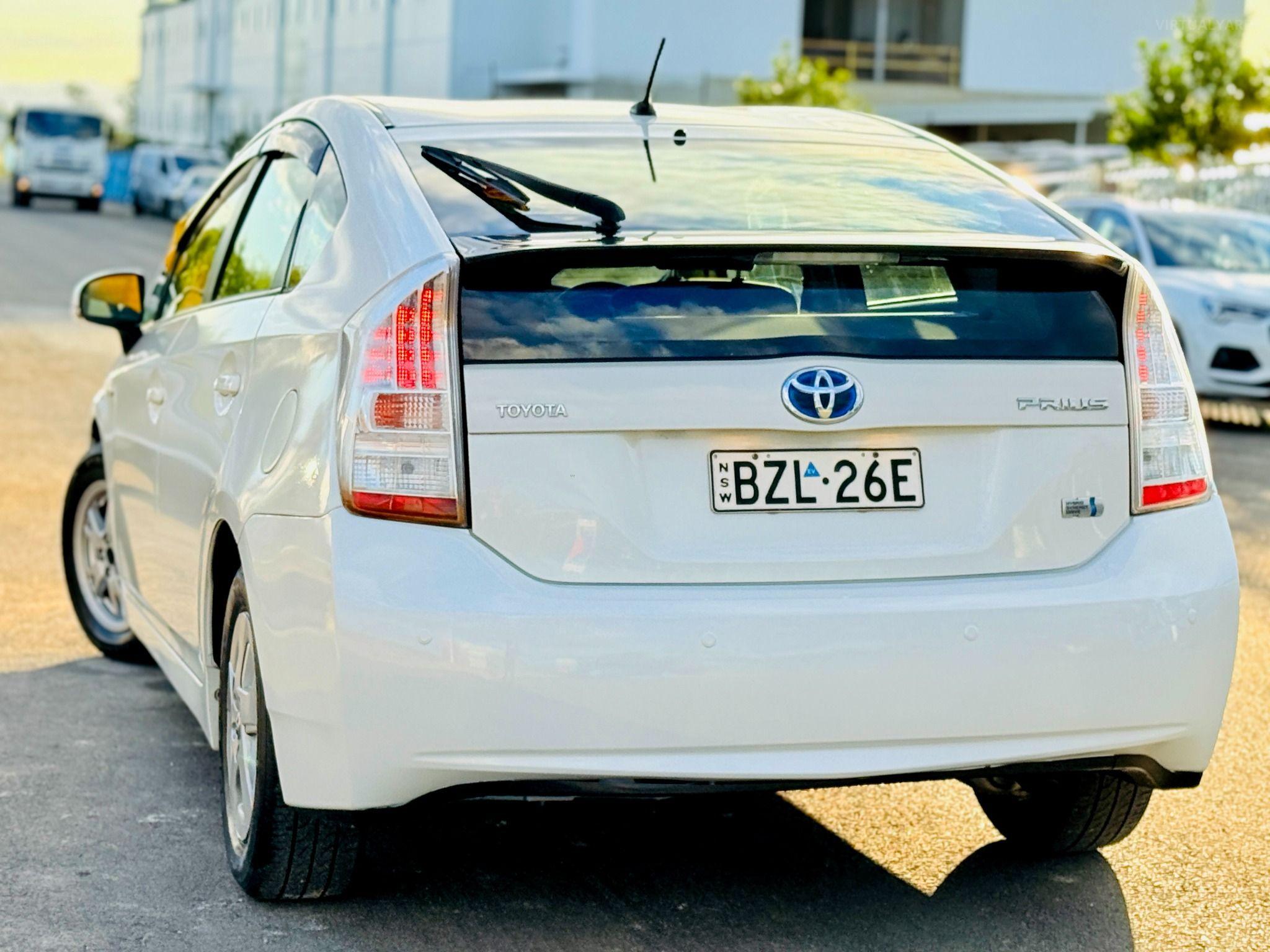 TOYOTA PRIUS