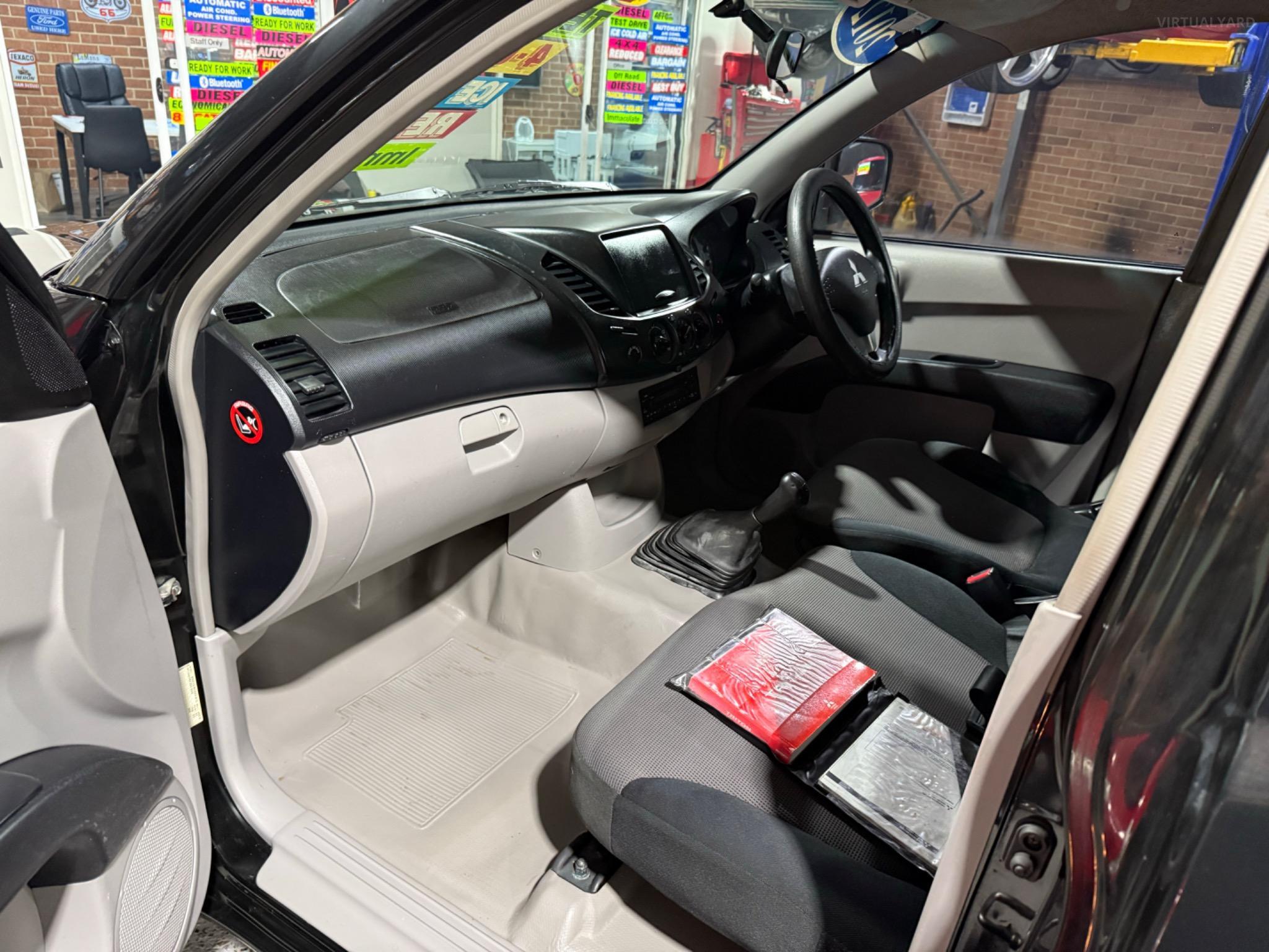 MITSUBISHI TRITON