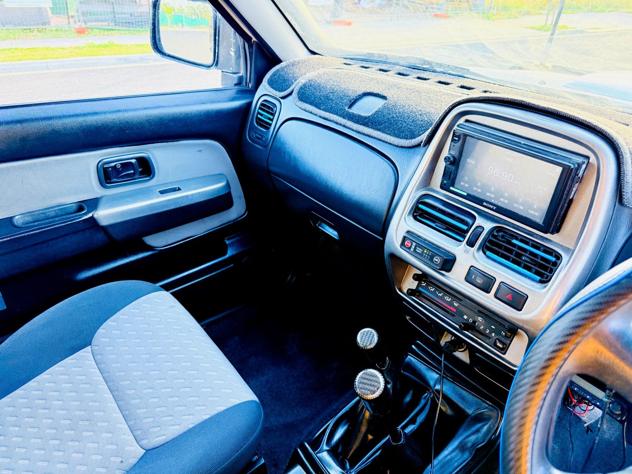 NISSAN NAVARA