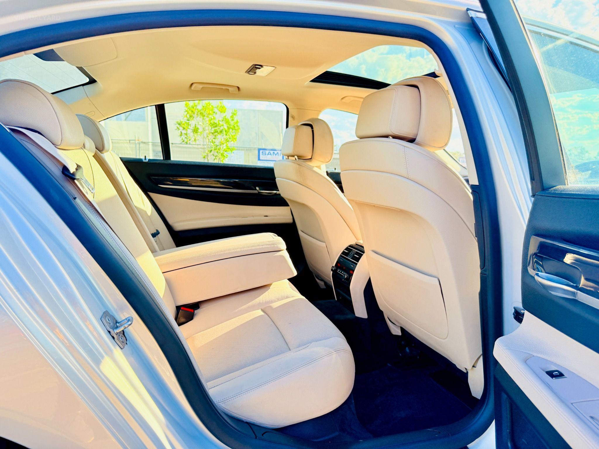 BMW 740i