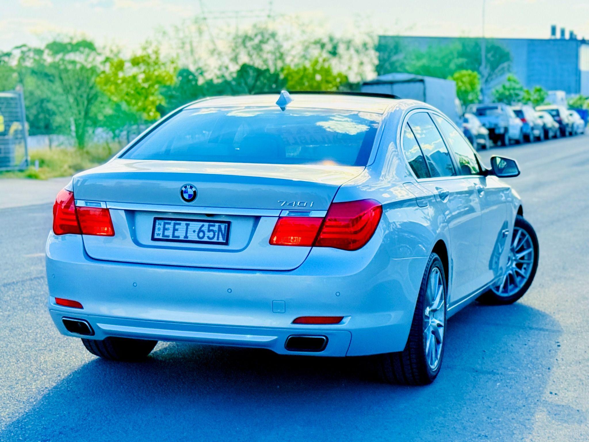 BMW 740i
