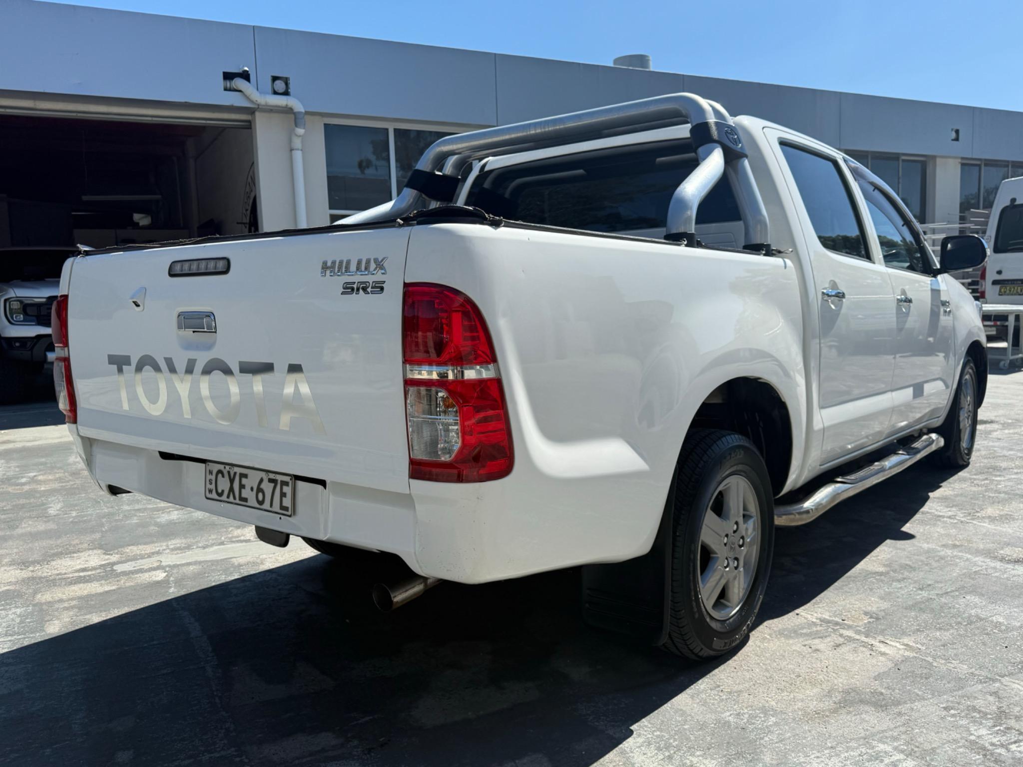 TOYOTA HILUX
