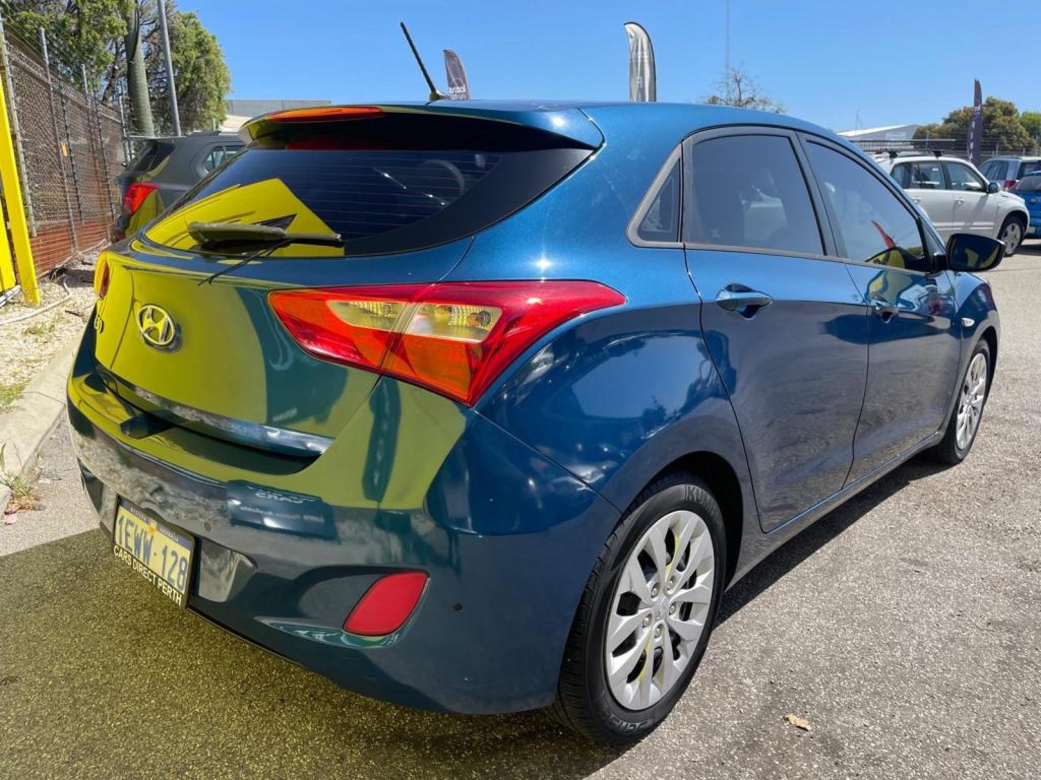HYUNDAI i30