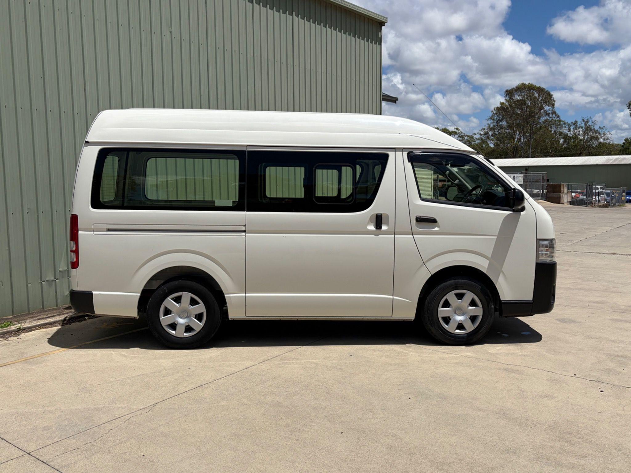 TOYOTA HIACE