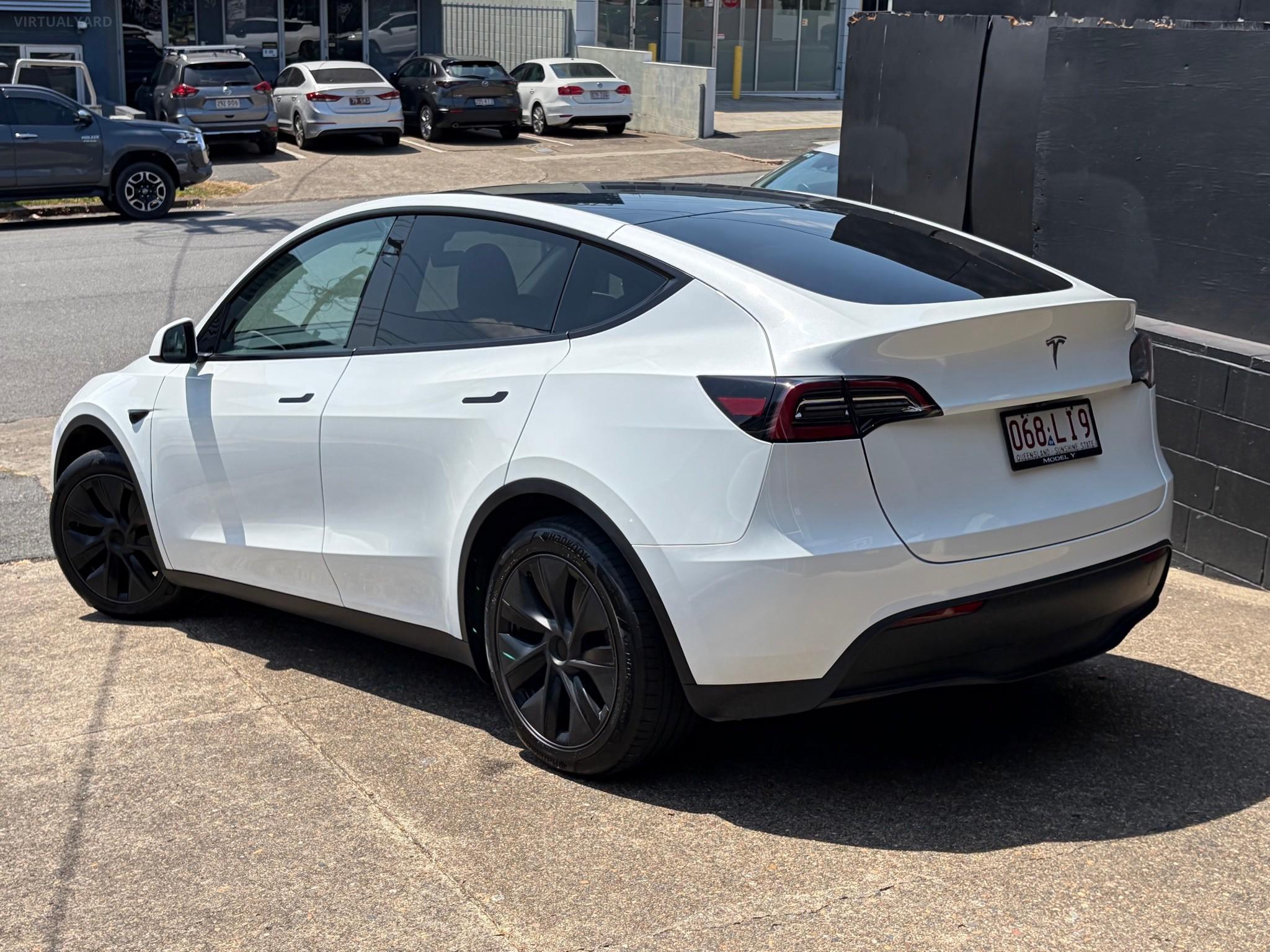 TESLA MODEL Y REAR-WHEEL DRIVE MY24