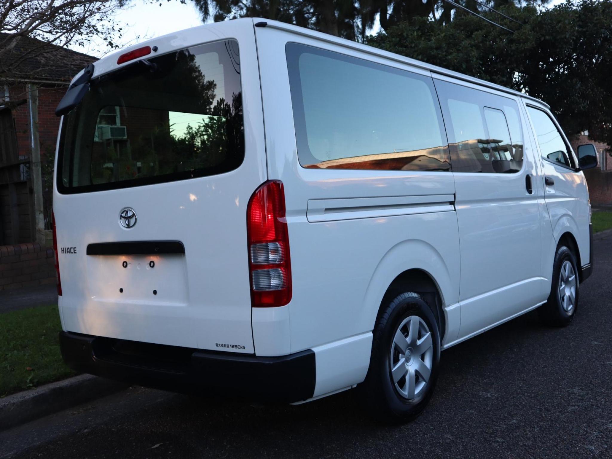 Toyota Hiace Crewman