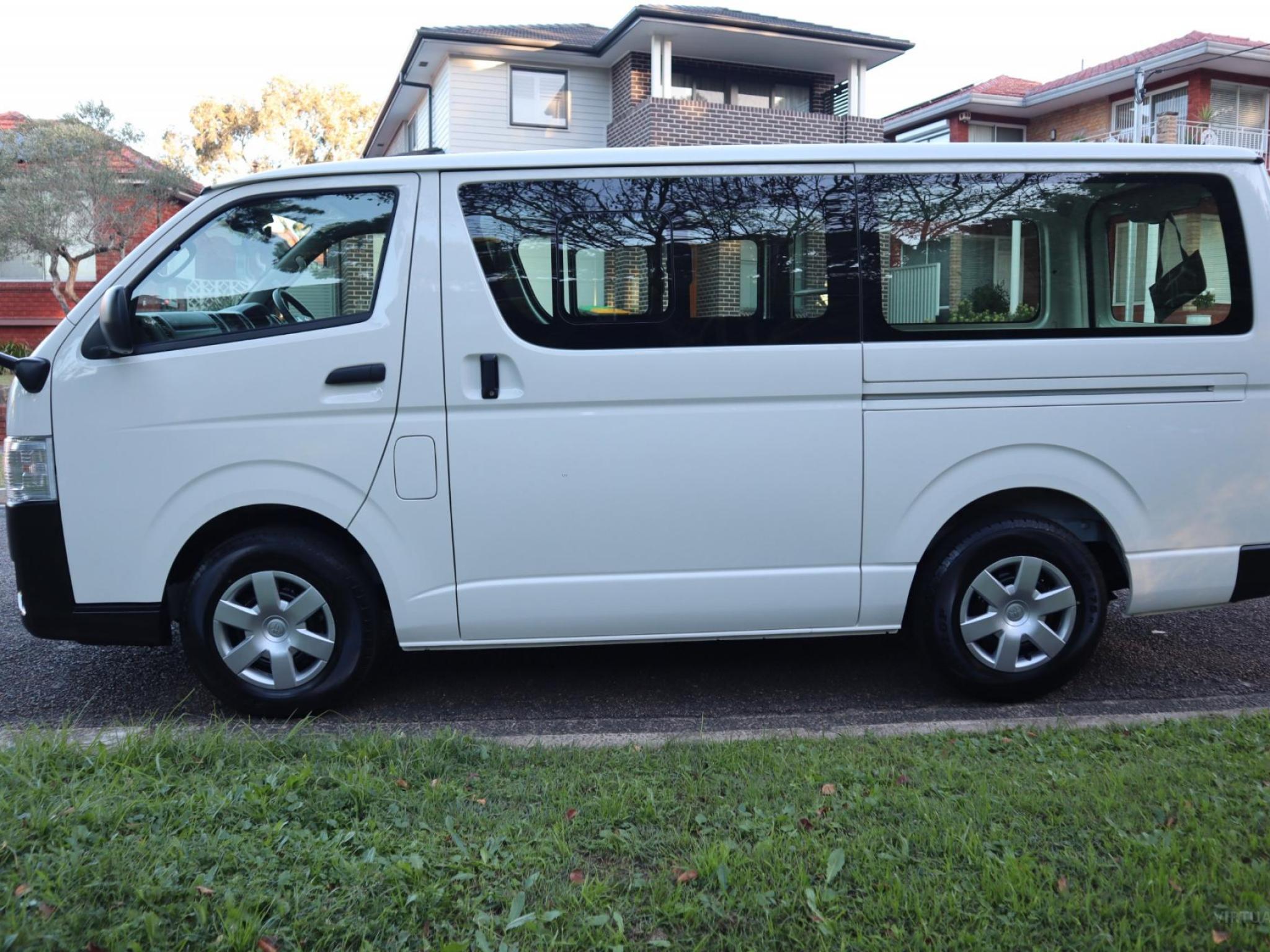 Toyota Hiace Crewman