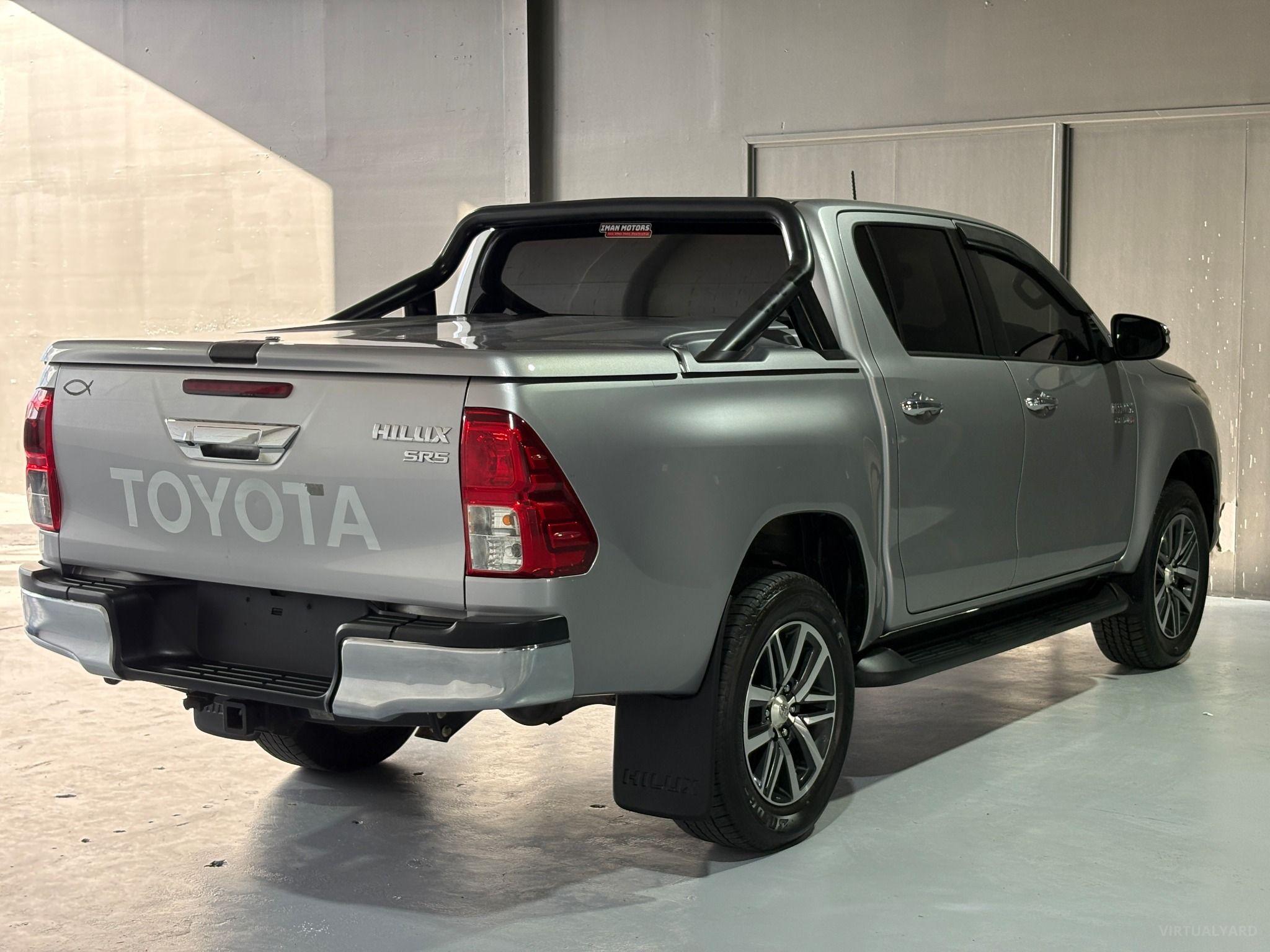 TOYOTA HILUX