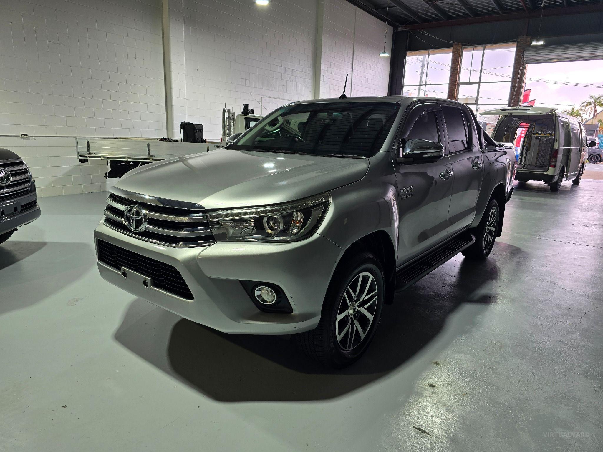 TOYOTA HILUX
