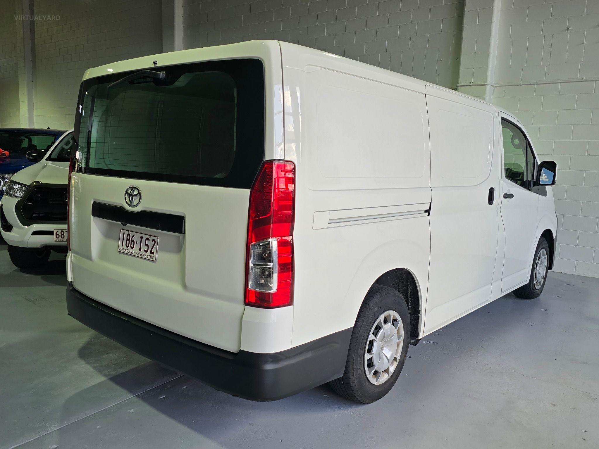 TOYOTA HIACE