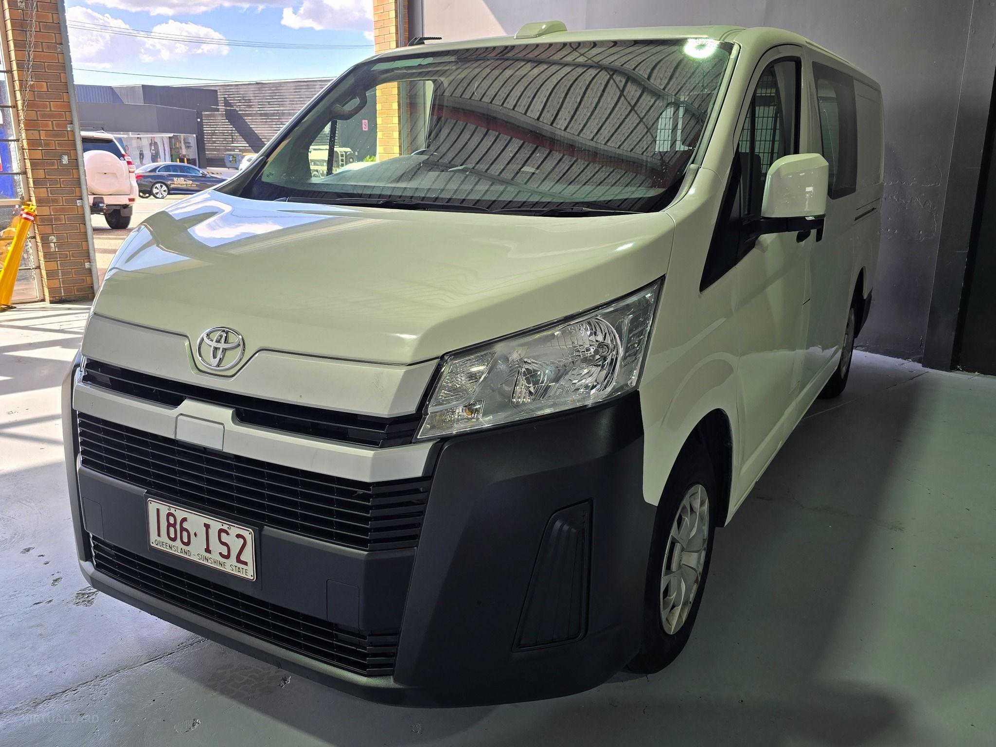 TOYOTA HIACE