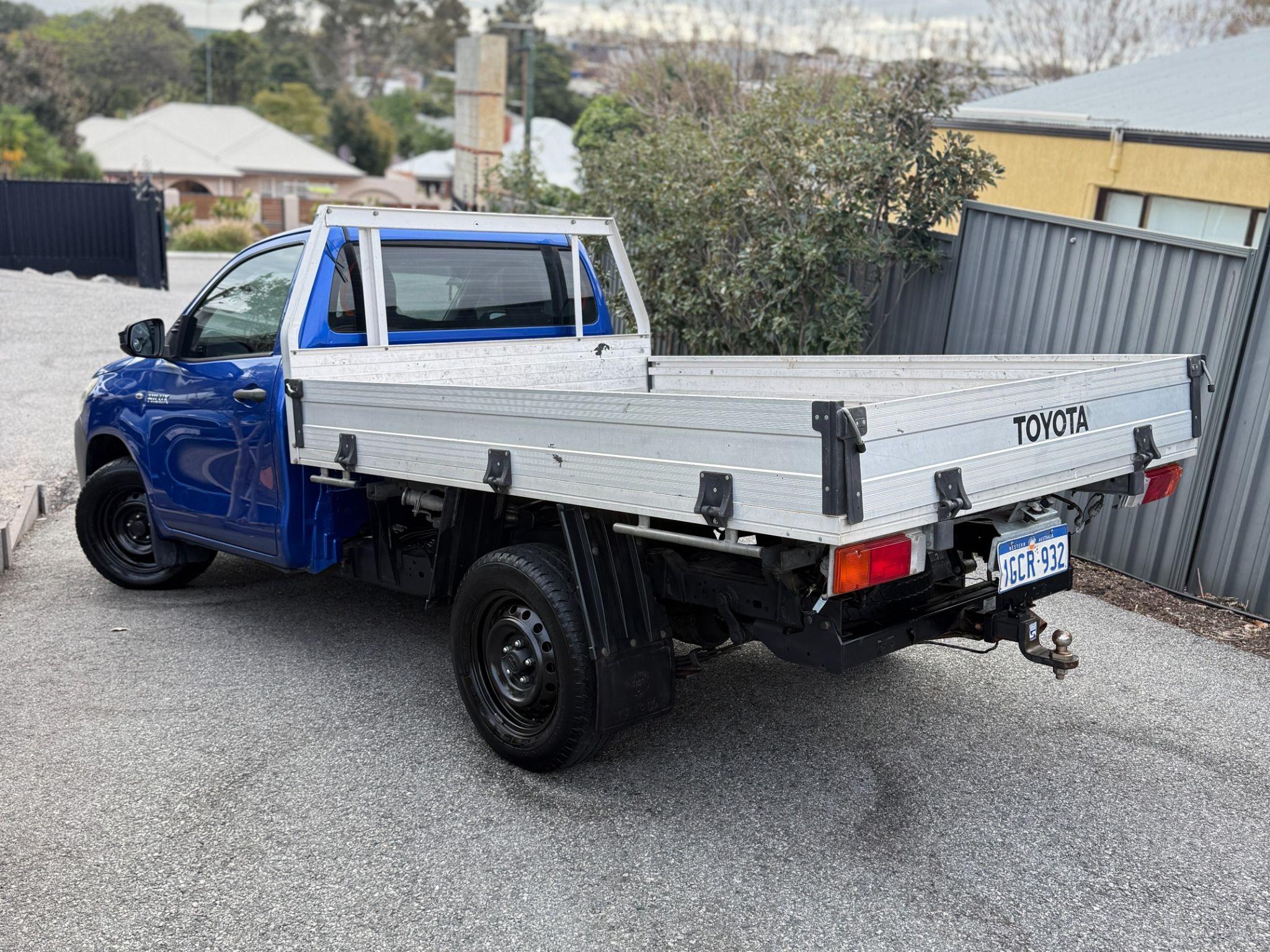 TOYOTA HILUX