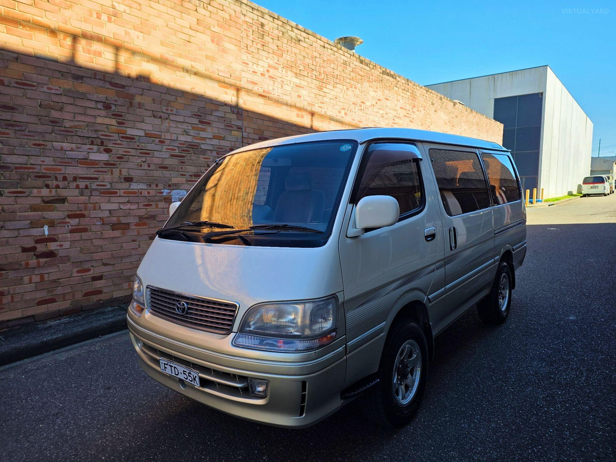 TOYOTA HIACE