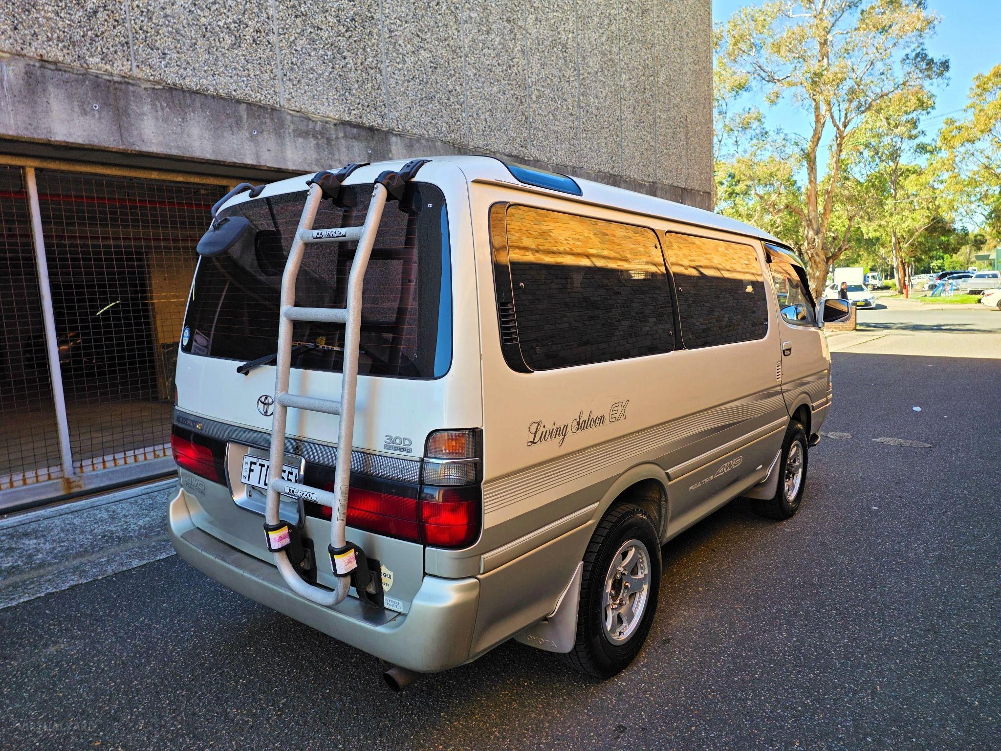 TOYOTA HIACE