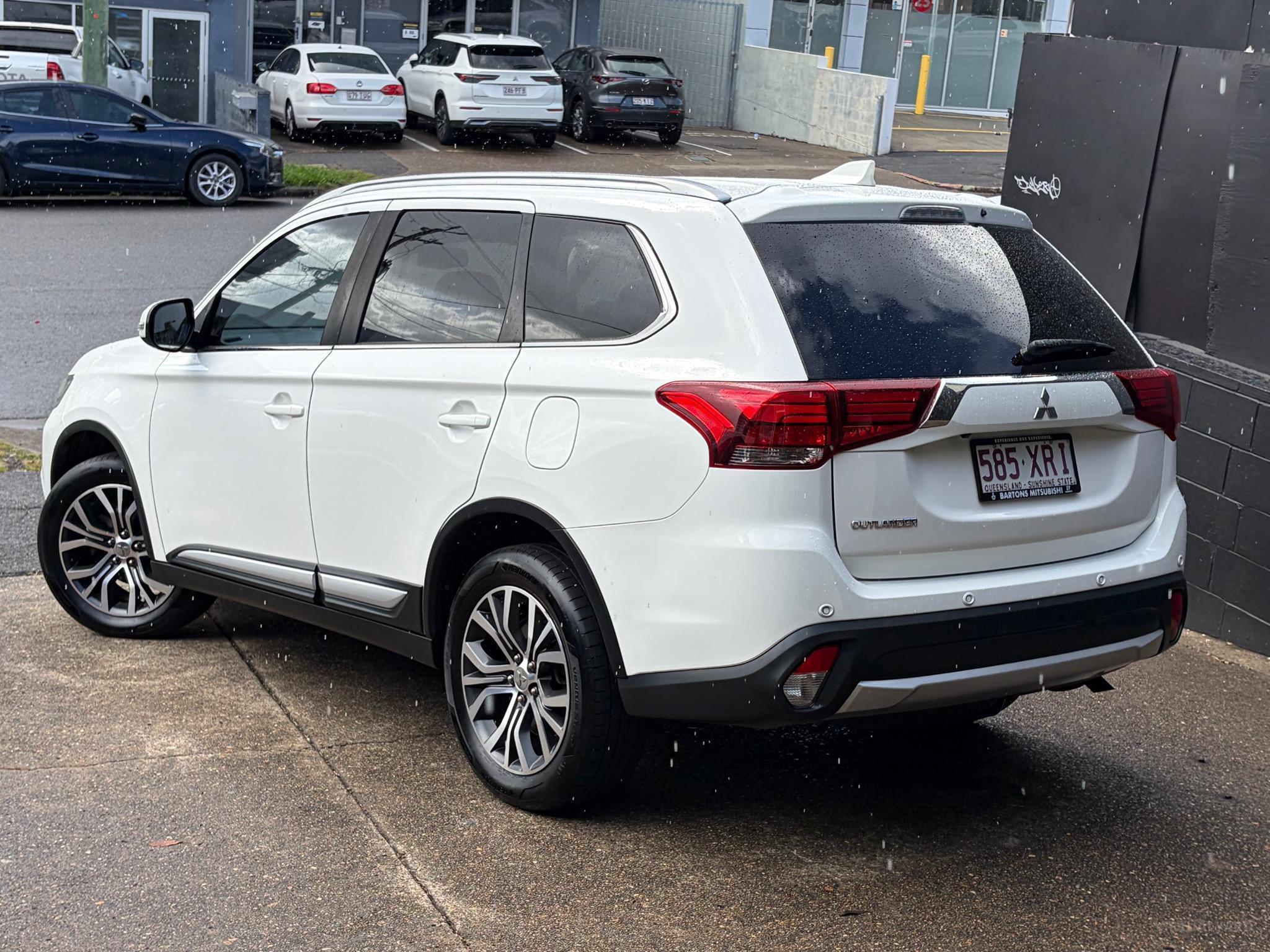 MITSUBISHI OUTLANDER