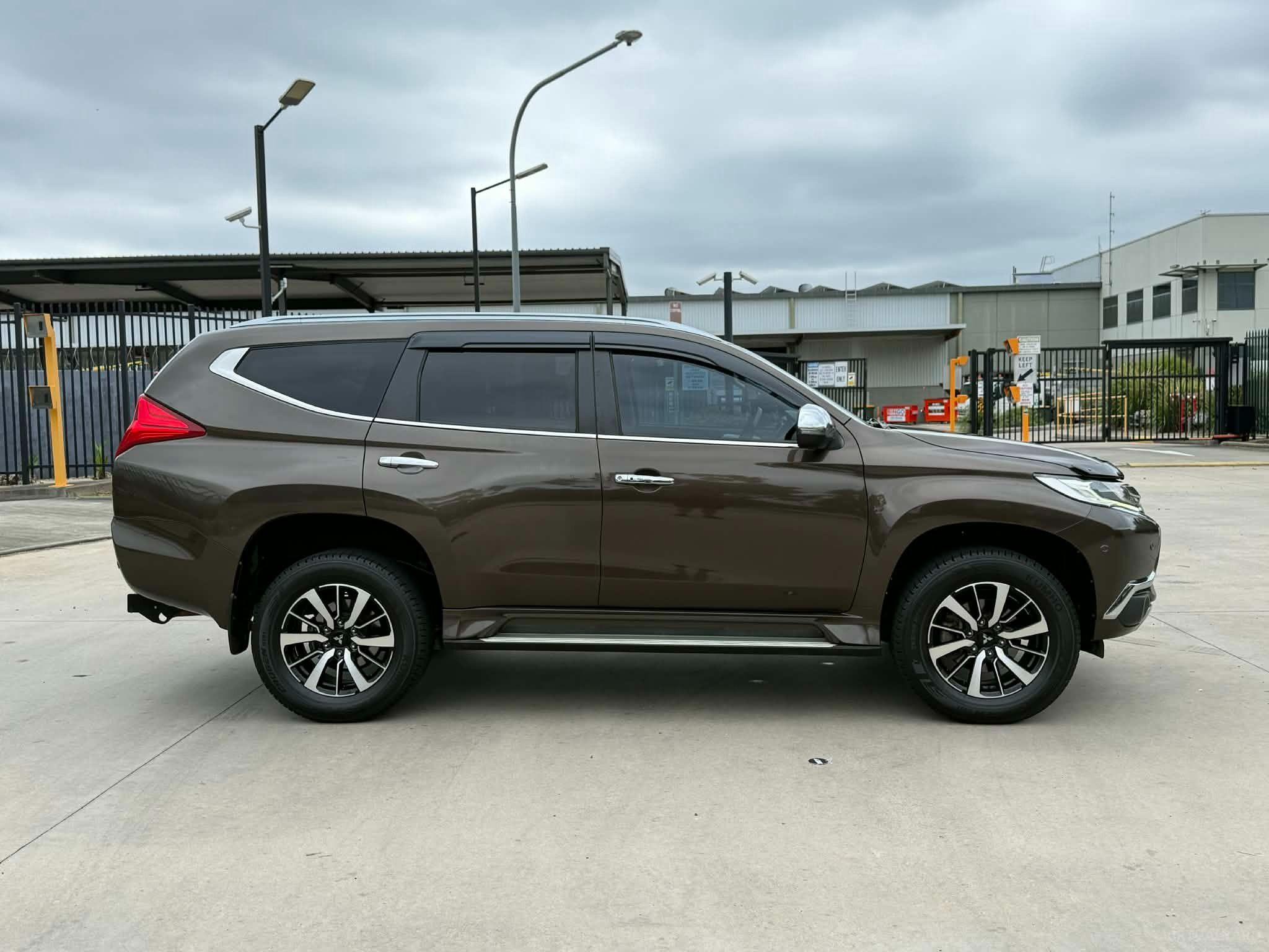 MITSUBISHI PAJERO SPORT